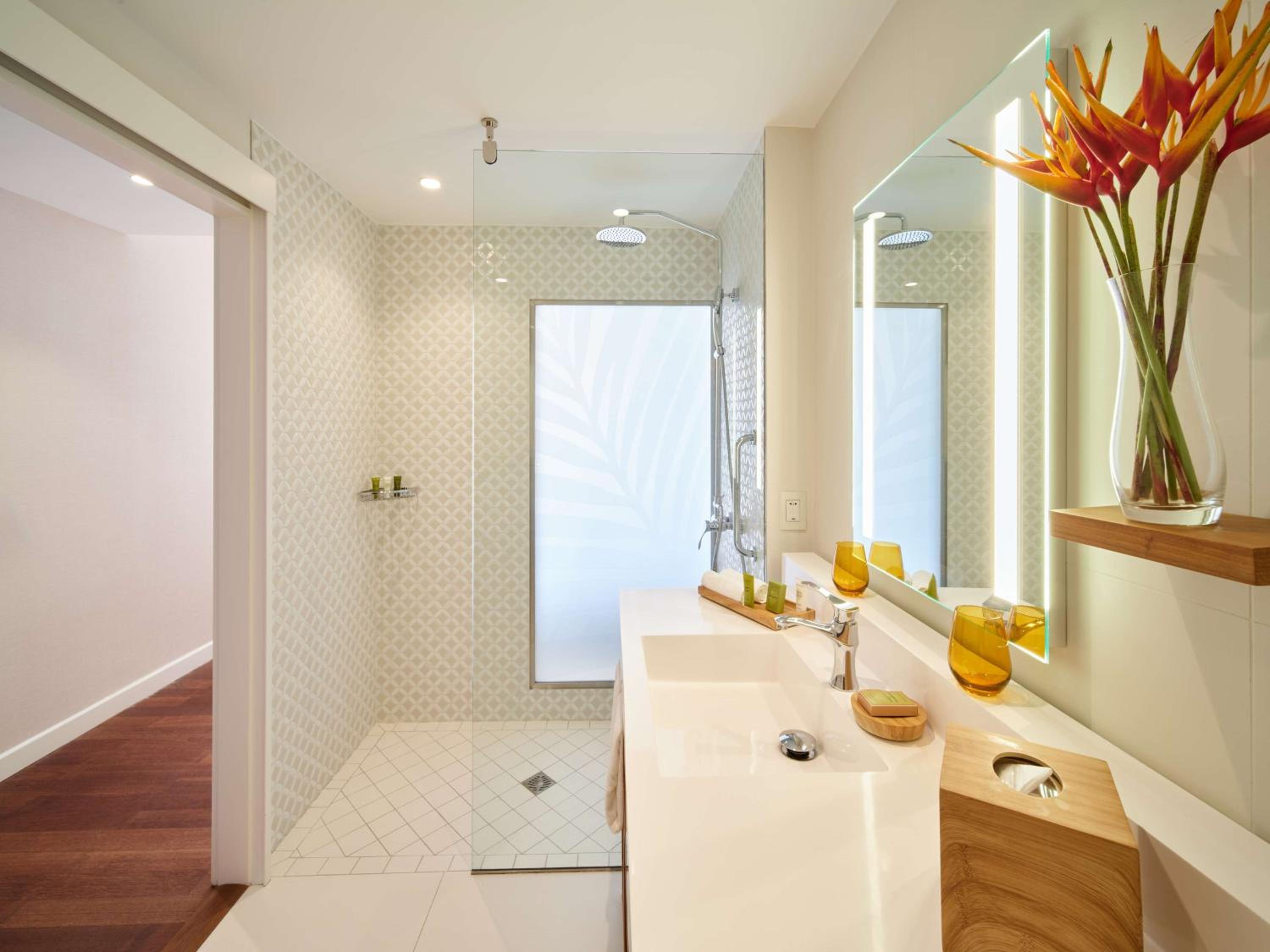 Standard King Room - Photo 3
