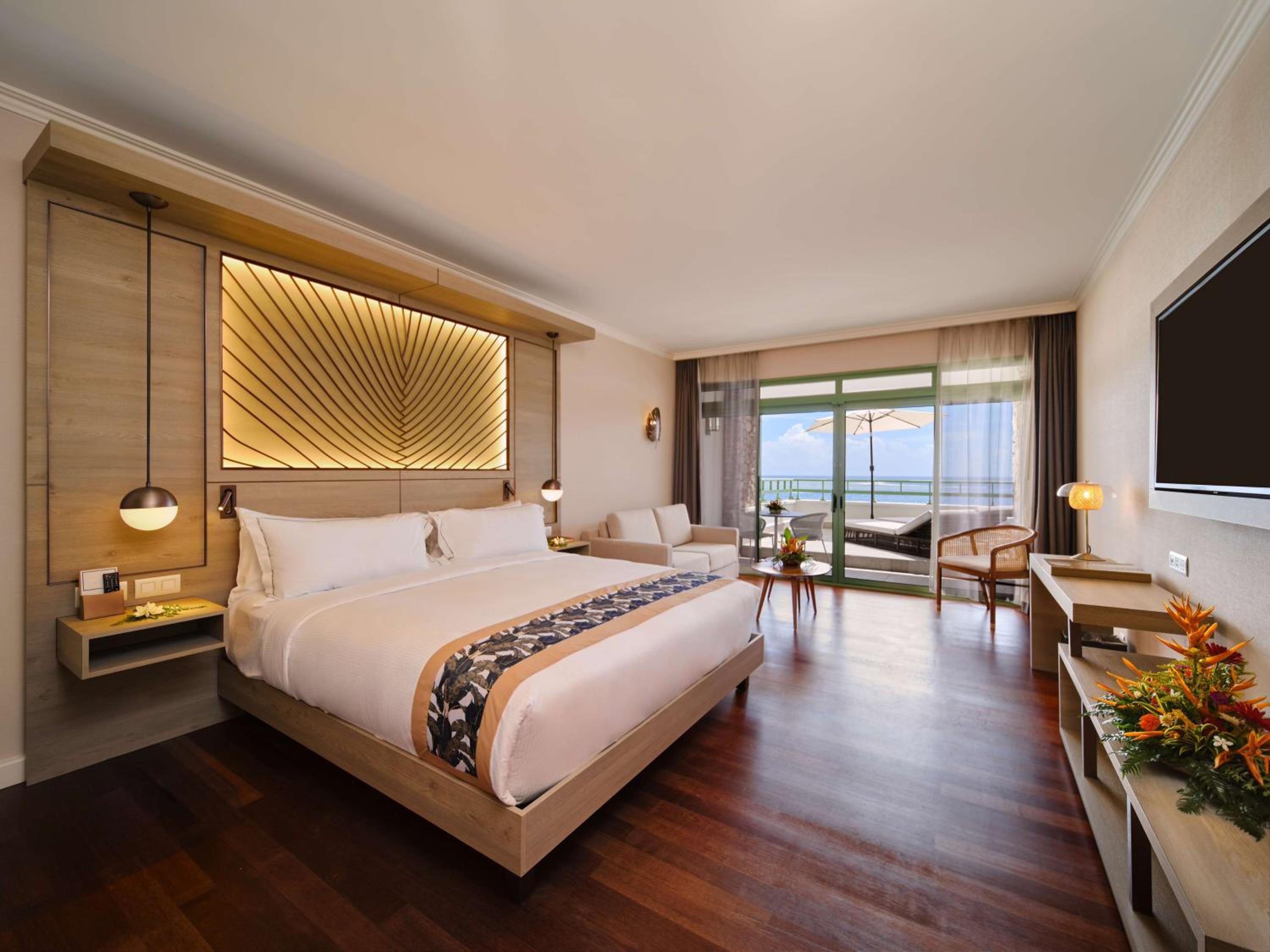 King Room with Grand Balcony - Photo 4