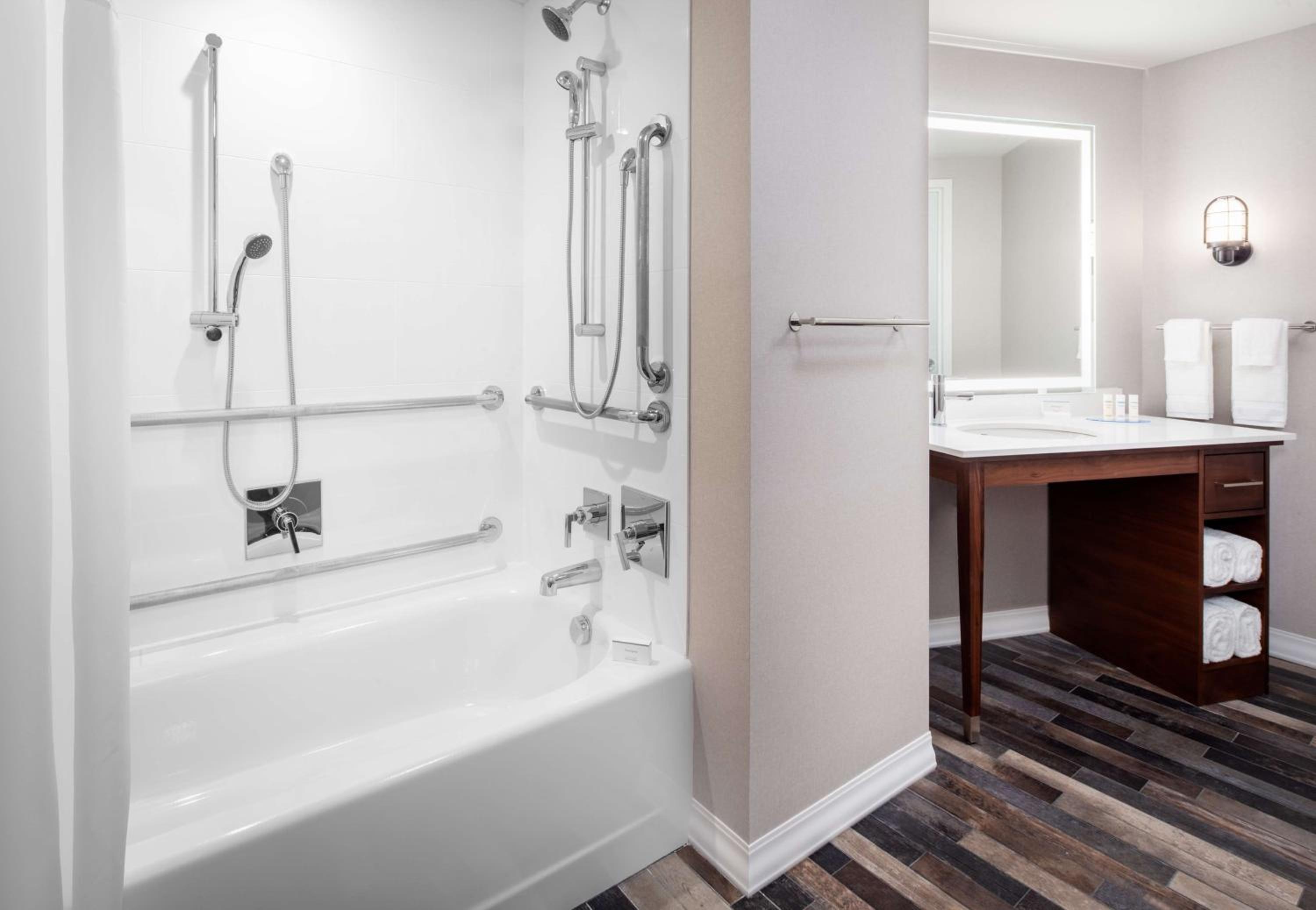 Queen Room with Two Queen Beds and Accessible Tub - Mobility Access