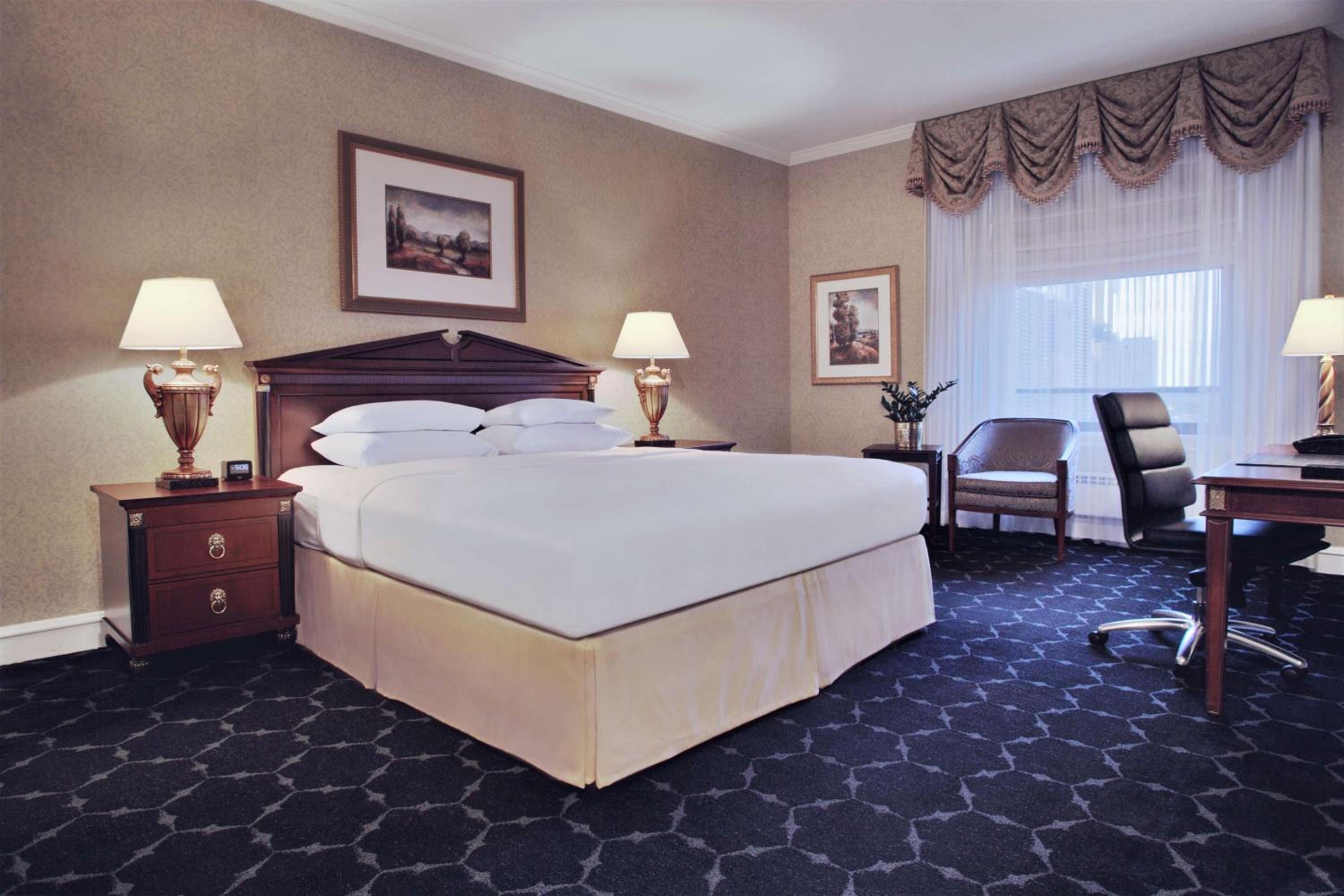 Deluxe King Room - Photo 1