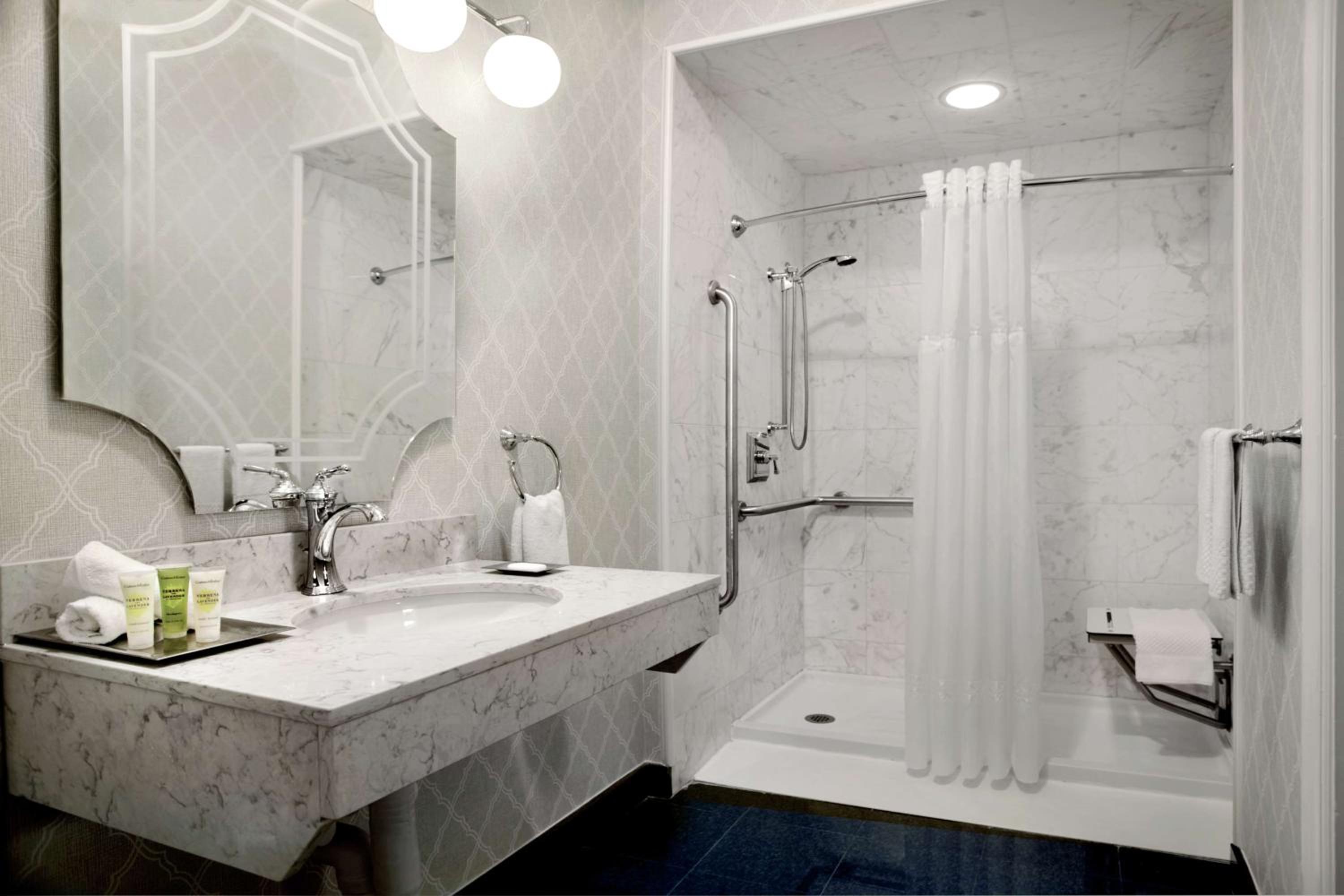 Deluxe Queen Room with Two Queen Beds - Mobility Accessible - Photo 2