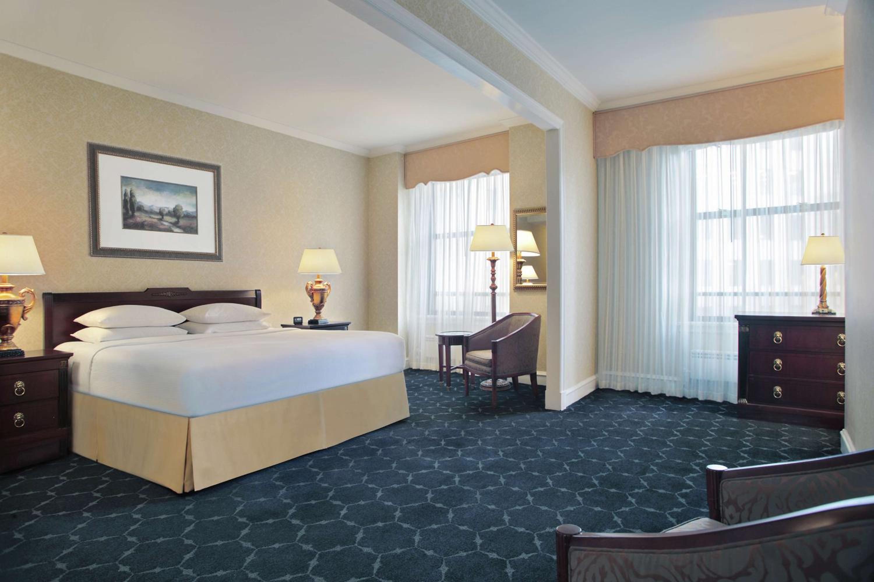 Deluxe King Room - Photo 3
