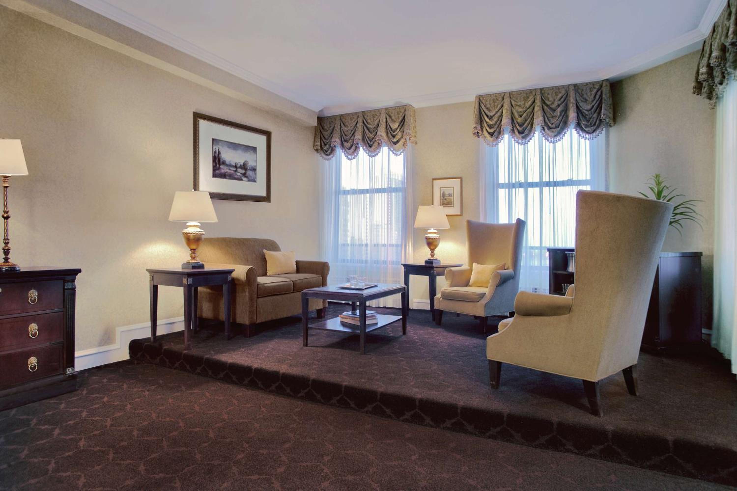 King Studio Suite with Lake View - Photo 3