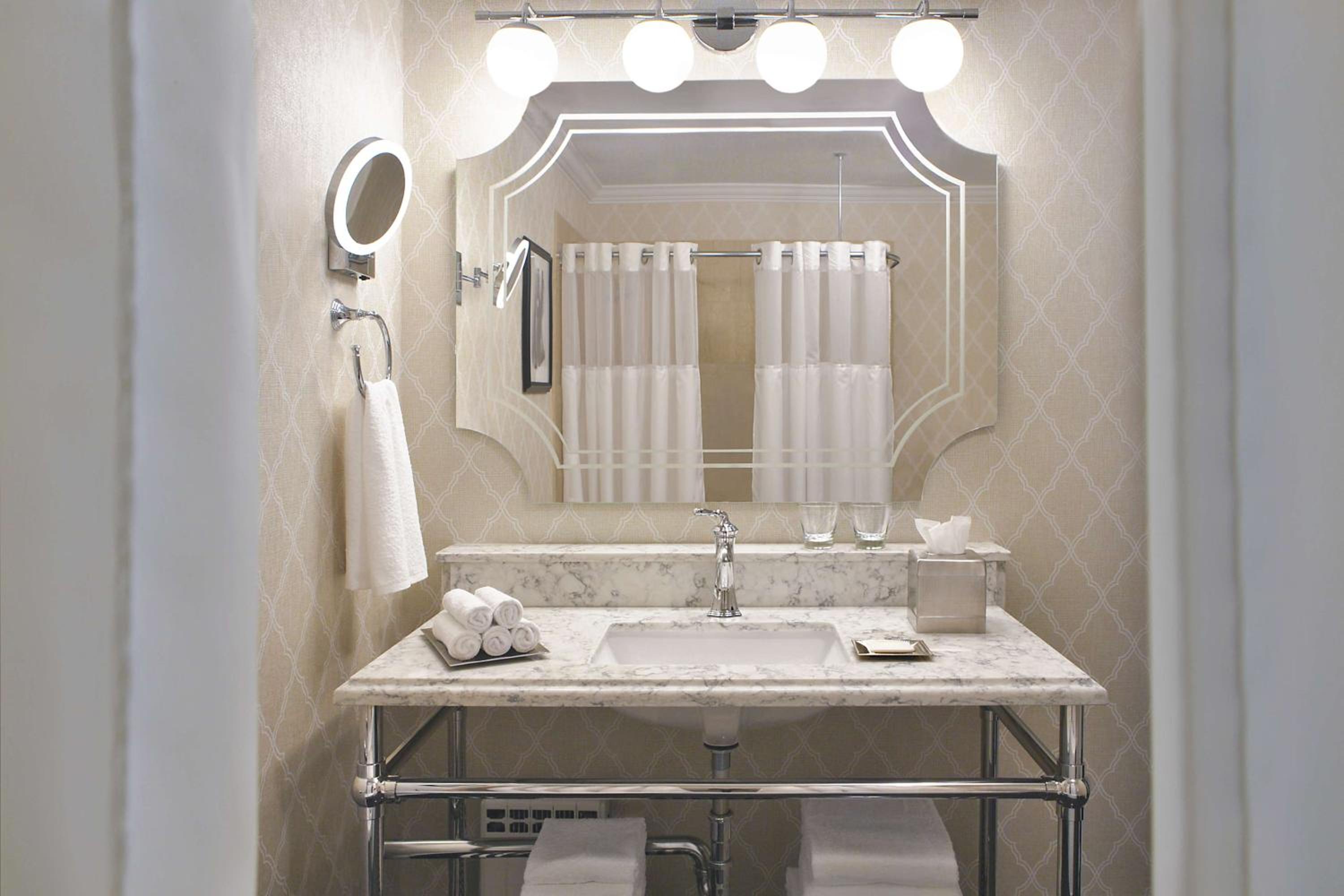 Twin Room with Two Twin Beds - Photo 7