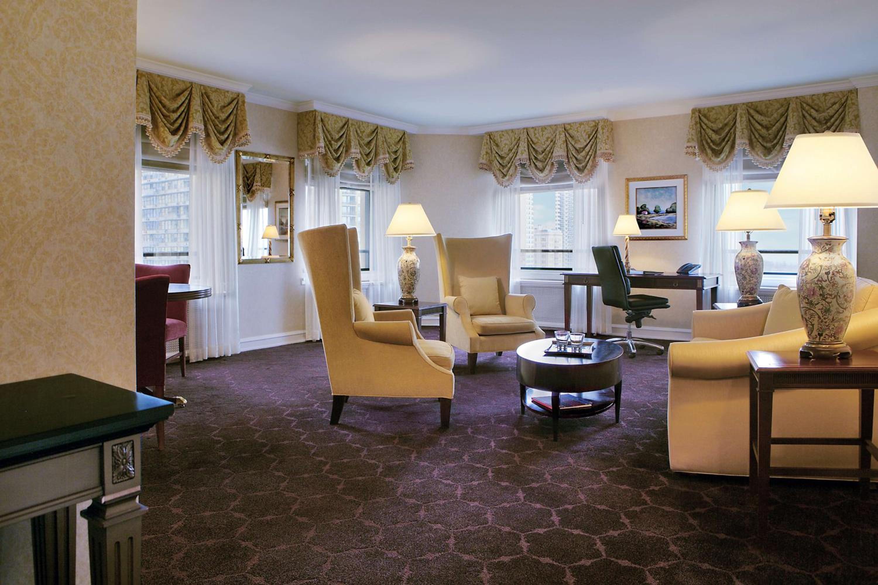 One-Bedroom King Suite thumbnail 6