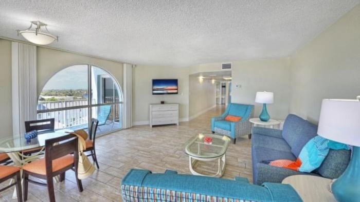 Deluxe Junior Suite - Photo 5