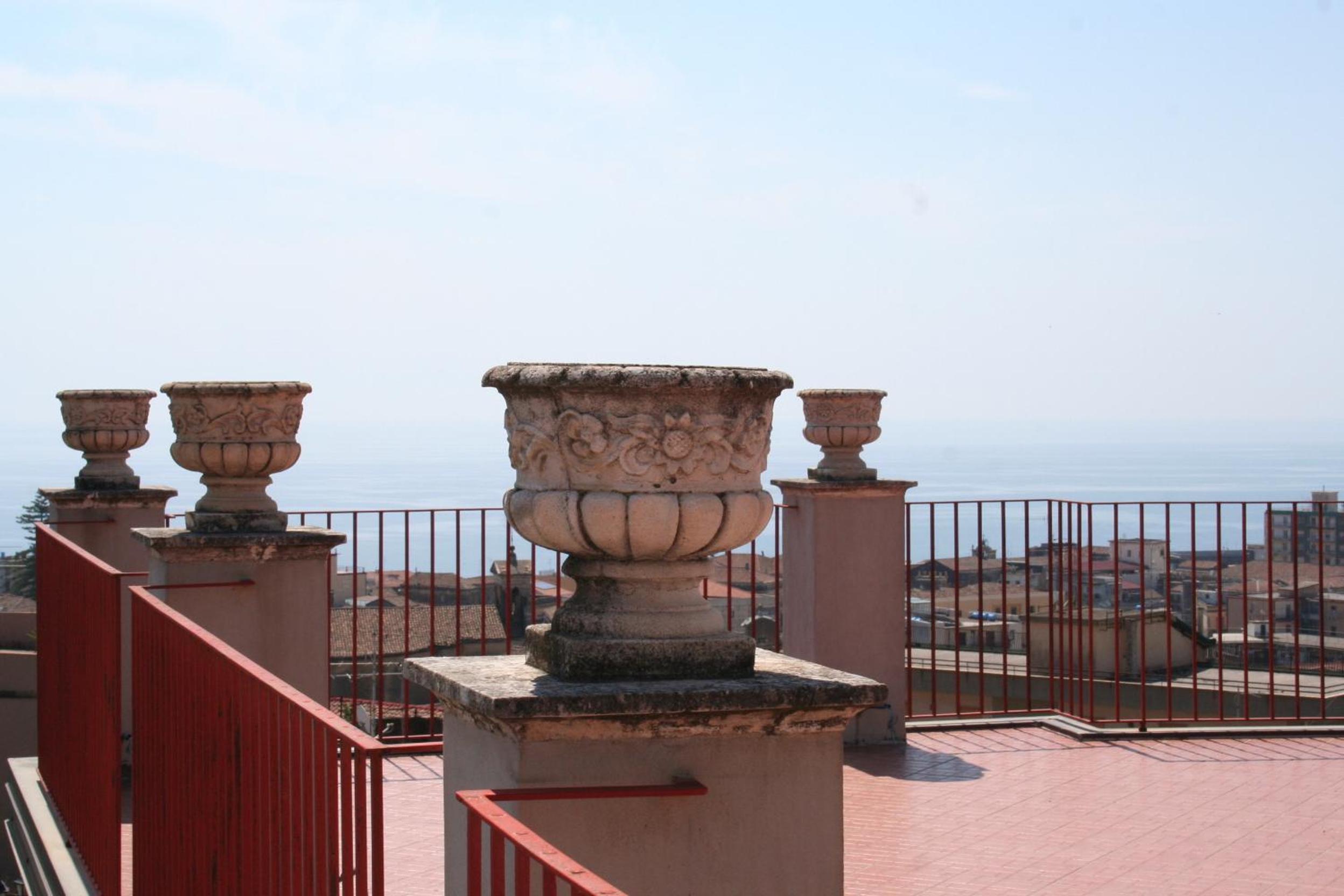 Deluxe Double Room with Balcony and Sea View photo 2