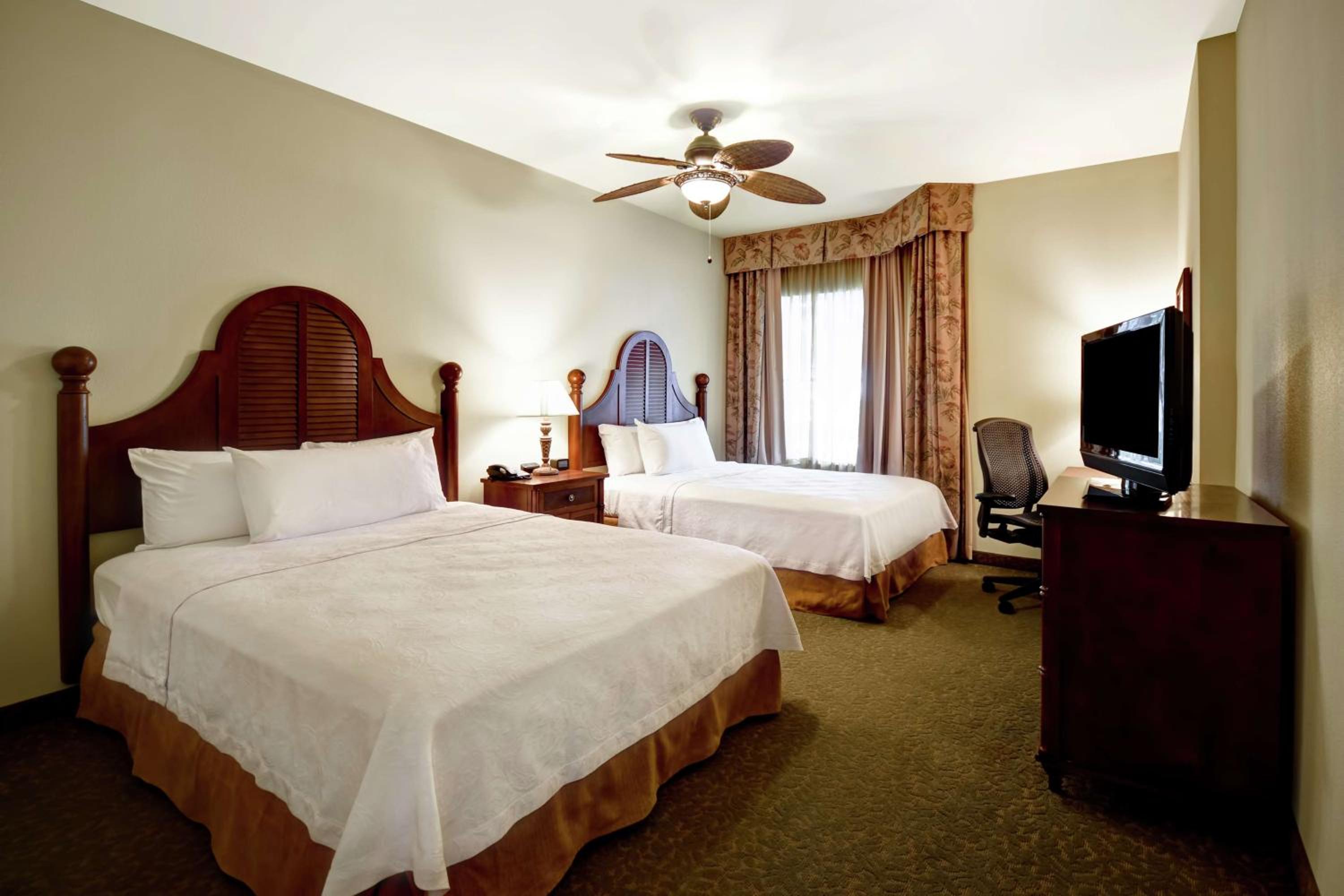 One-Bedroom Queen Suite with Two Queen Beds - Non-Smoking - Photo 1