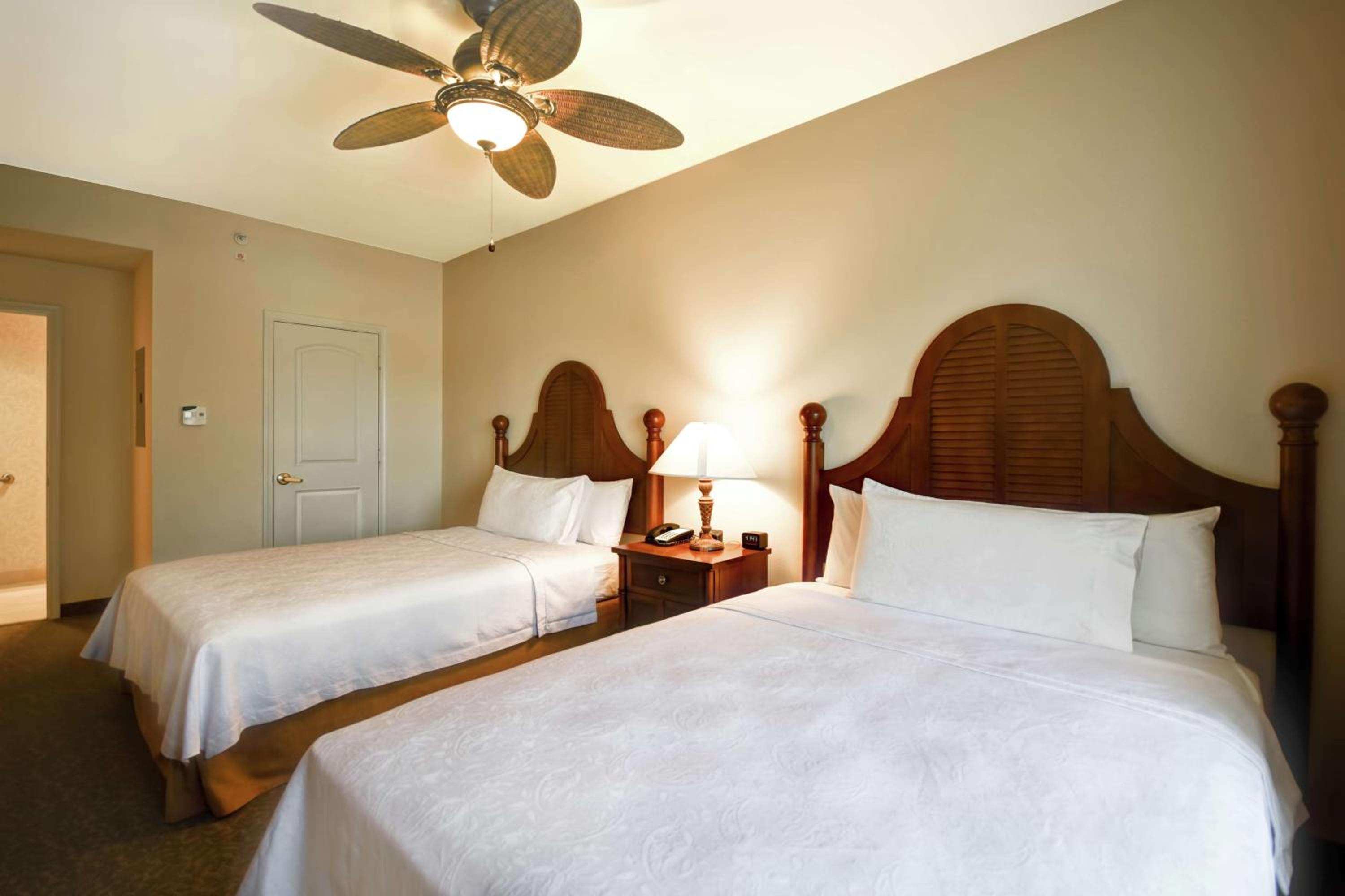 Suite with Two Queen Beds and Tub - Mobility and Hearing Access/Non-Smoking - Photo 3