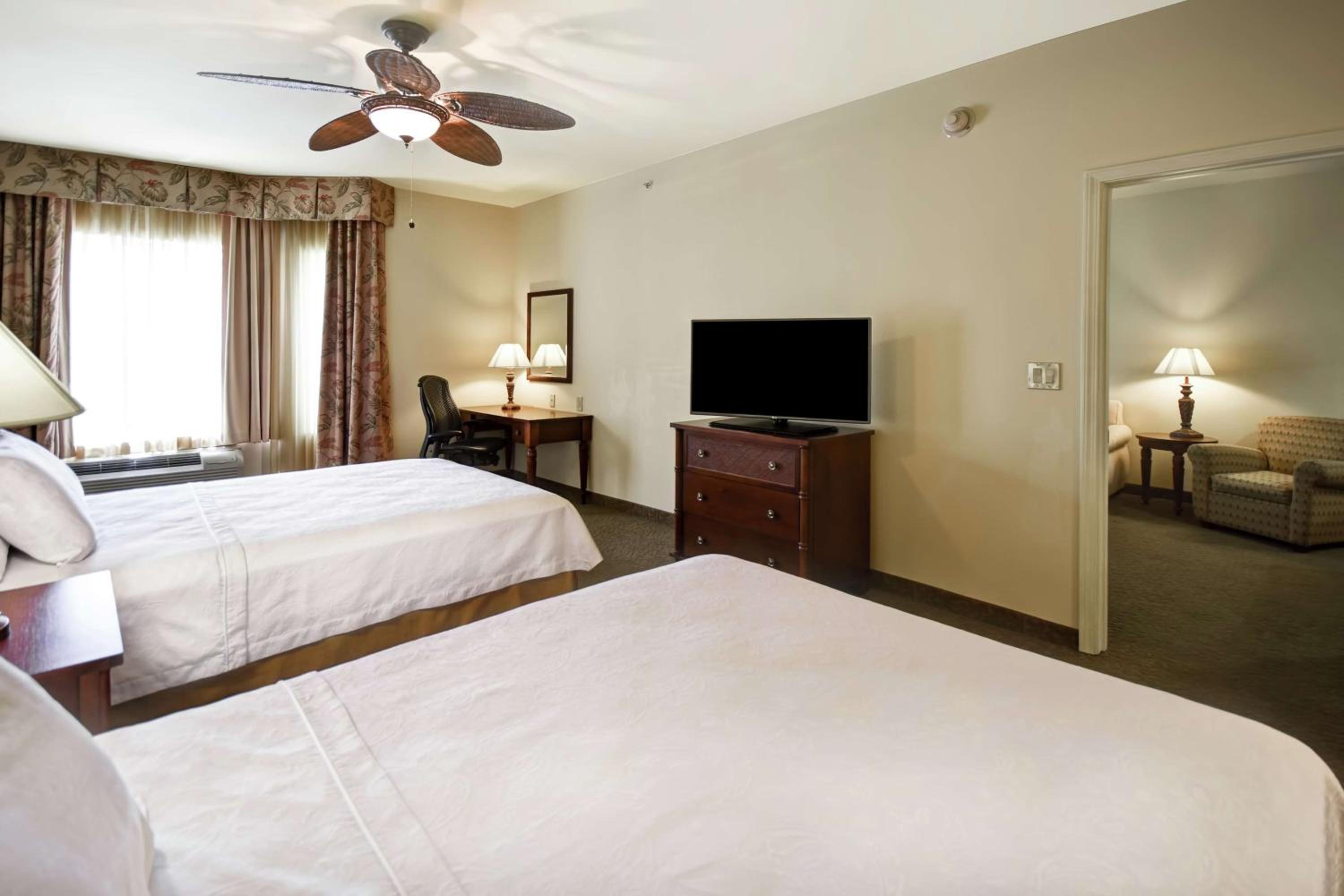 One-Bedroom Queen Suite with Two Queen Beds - Non-Smoking - Photo 5