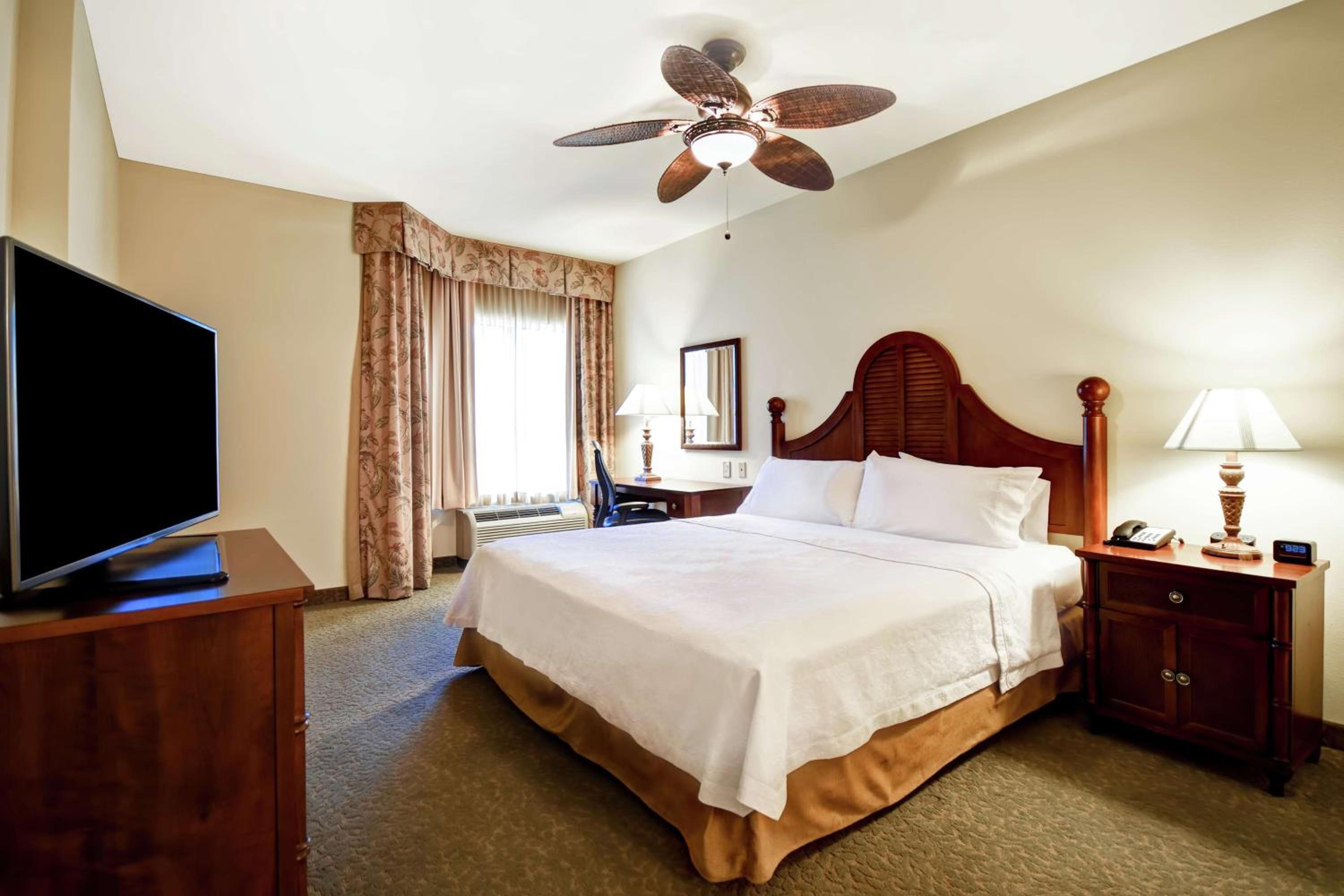 One-Bedroom King Suite - Non-Smoking - Photo 3