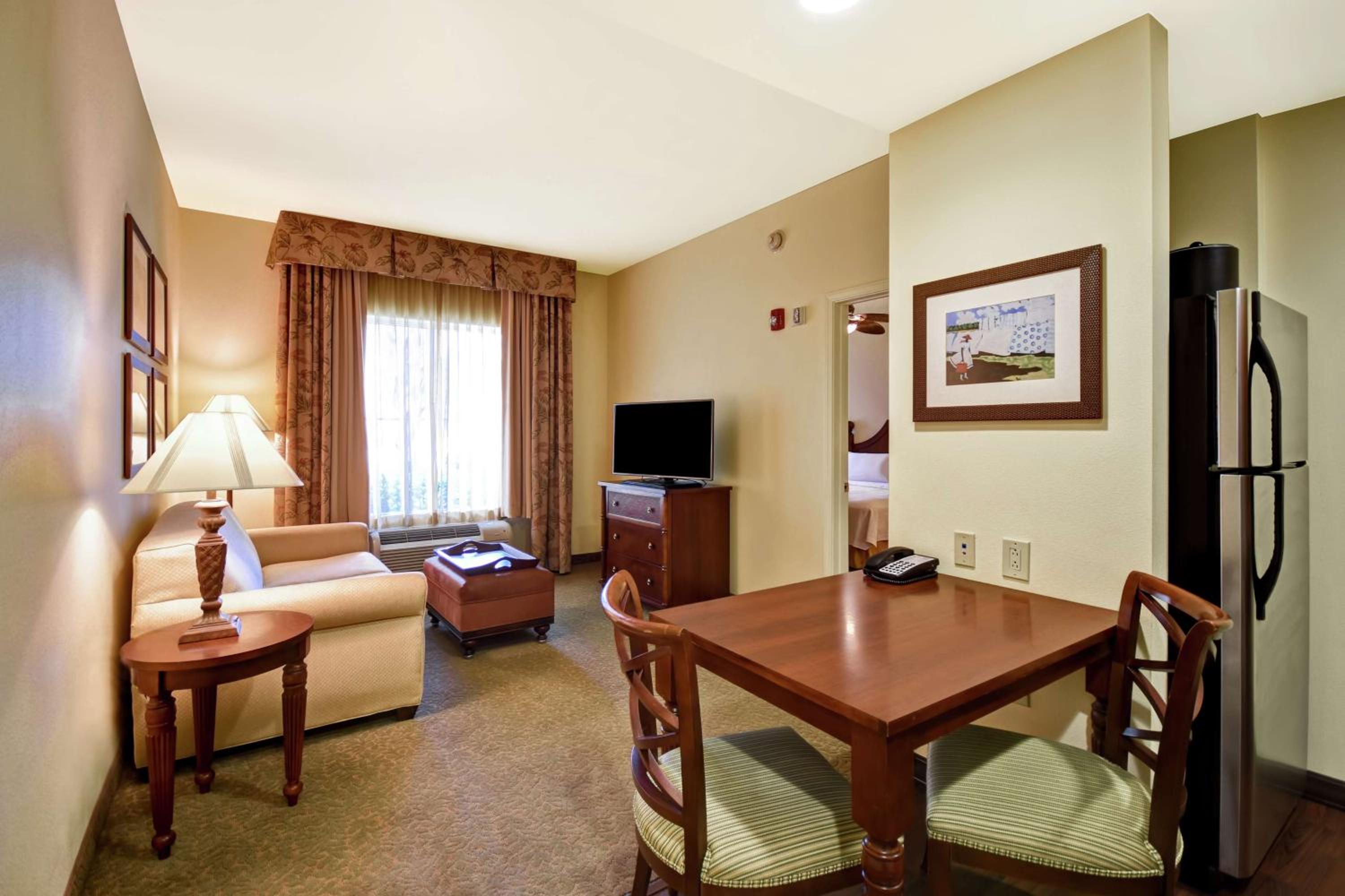 One-Bedroom Queen Suite with Two Queen Beds - Non-Smoking - Photo 6