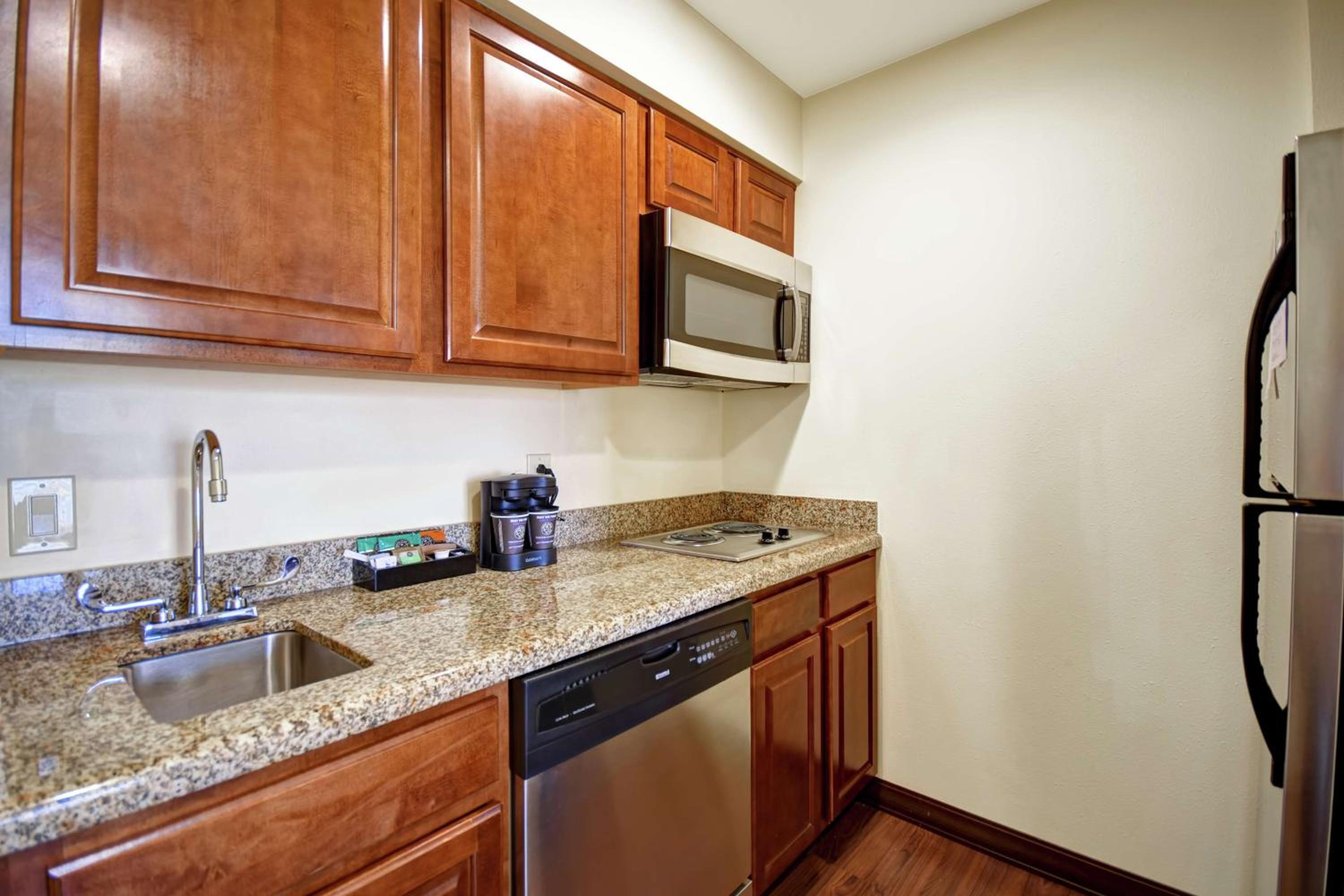 King Studio Suite - Non-Smoking - Photo 3