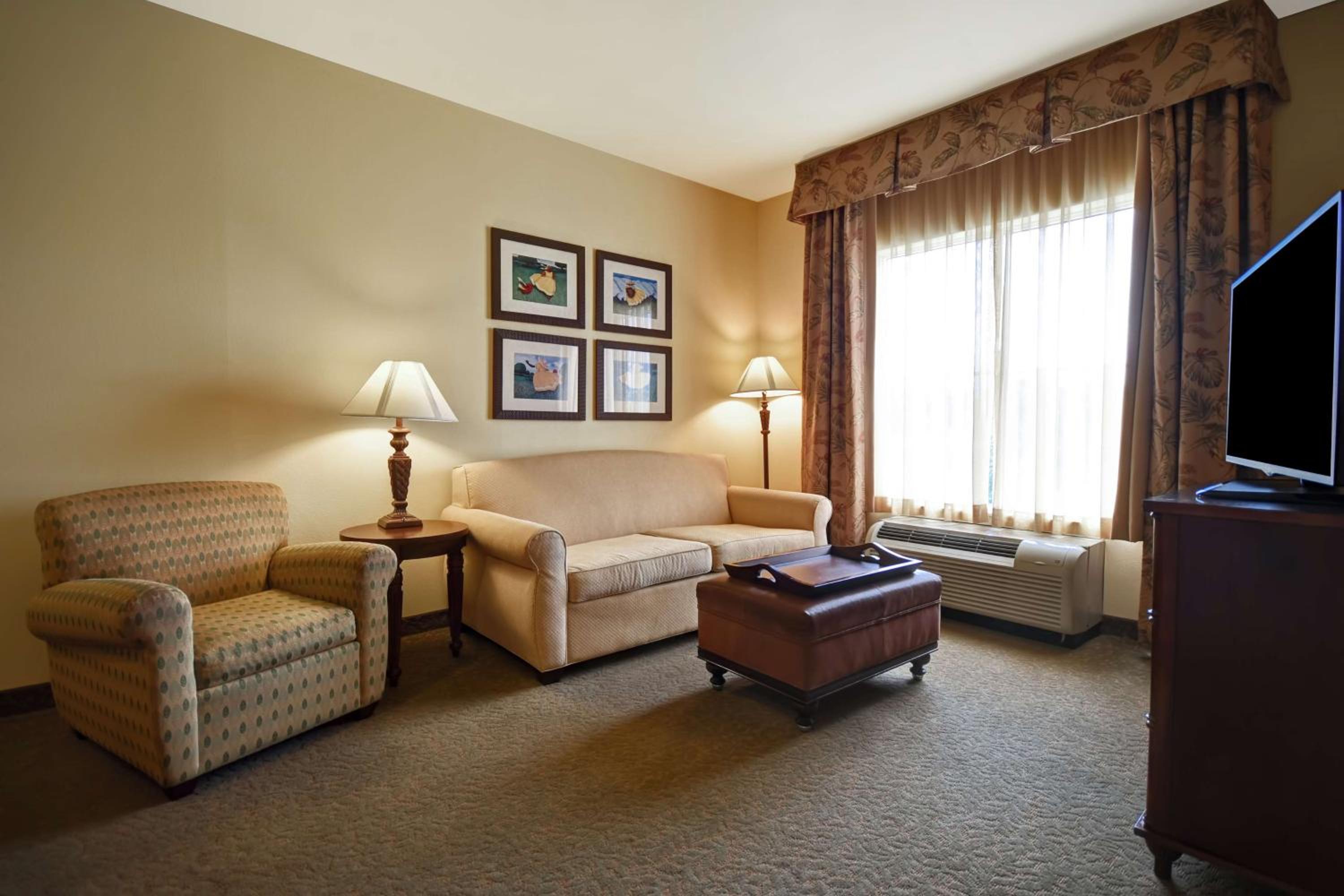 Two Bedroom Suite with One King and Two Queen Beds - Non-Smoking - Photo 4