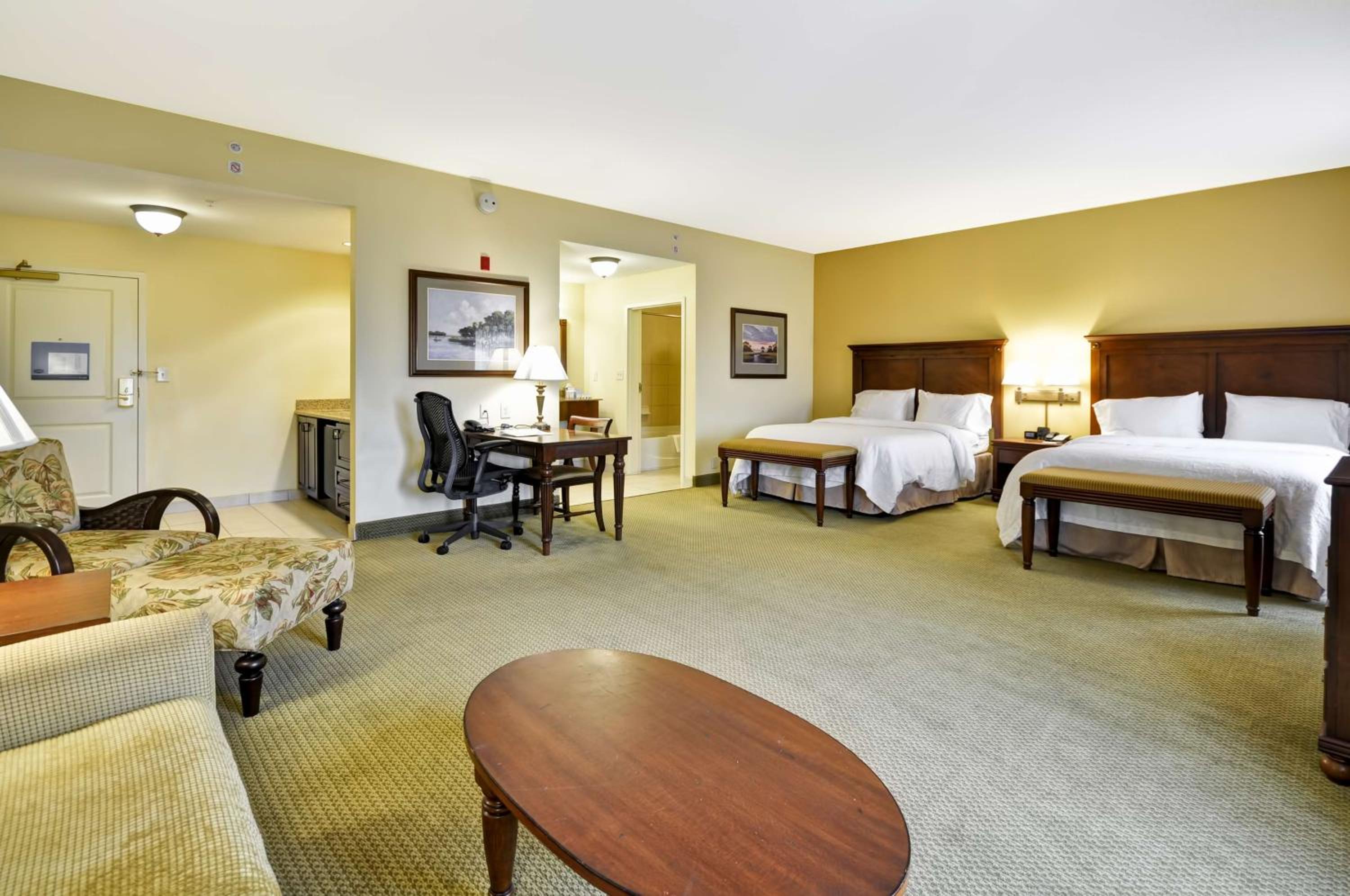Queen Studio Suite with Two Queen Beds and Sofa Bed - Non-Smoking - Photo 5