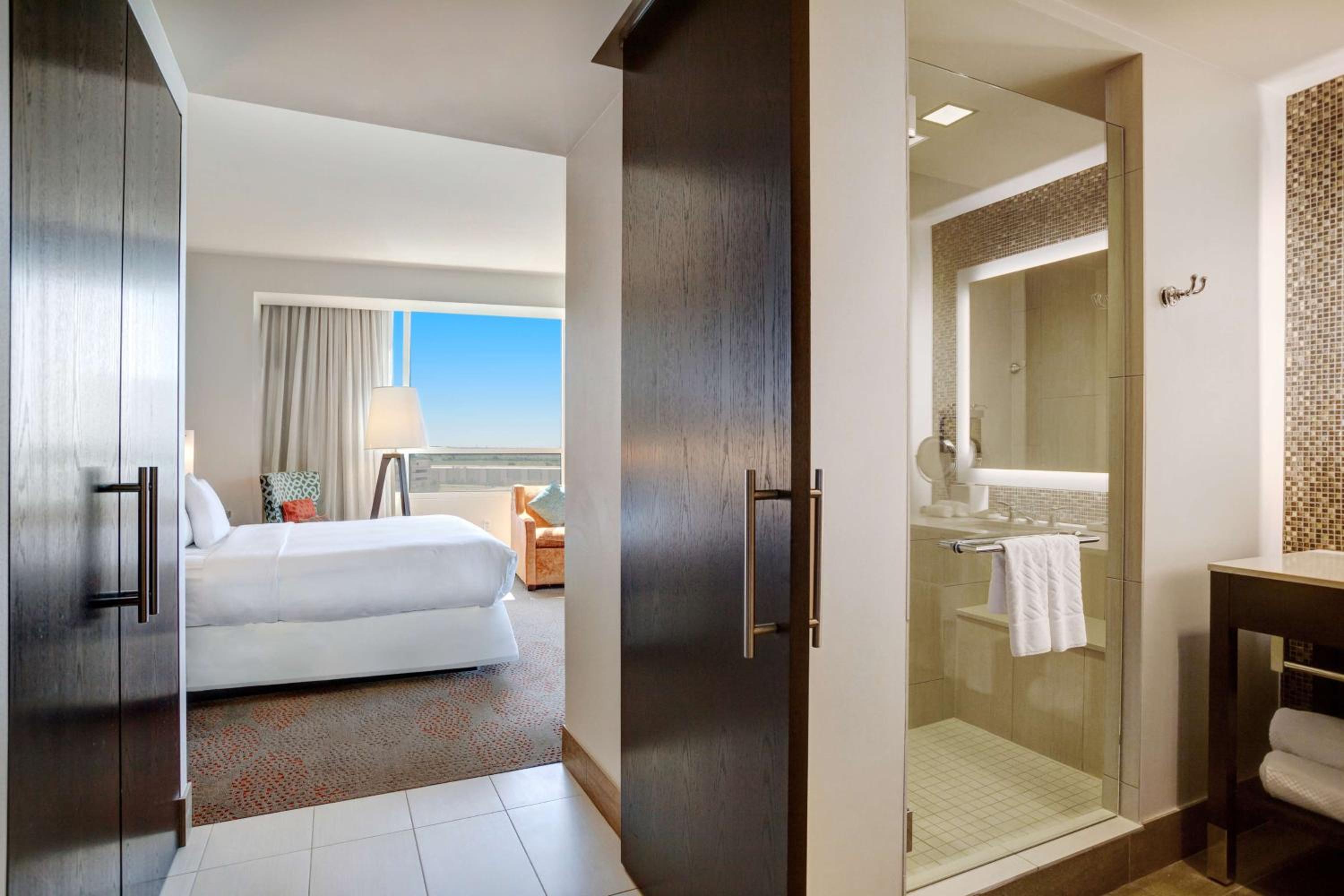 King Corner Room ( 4 adults )