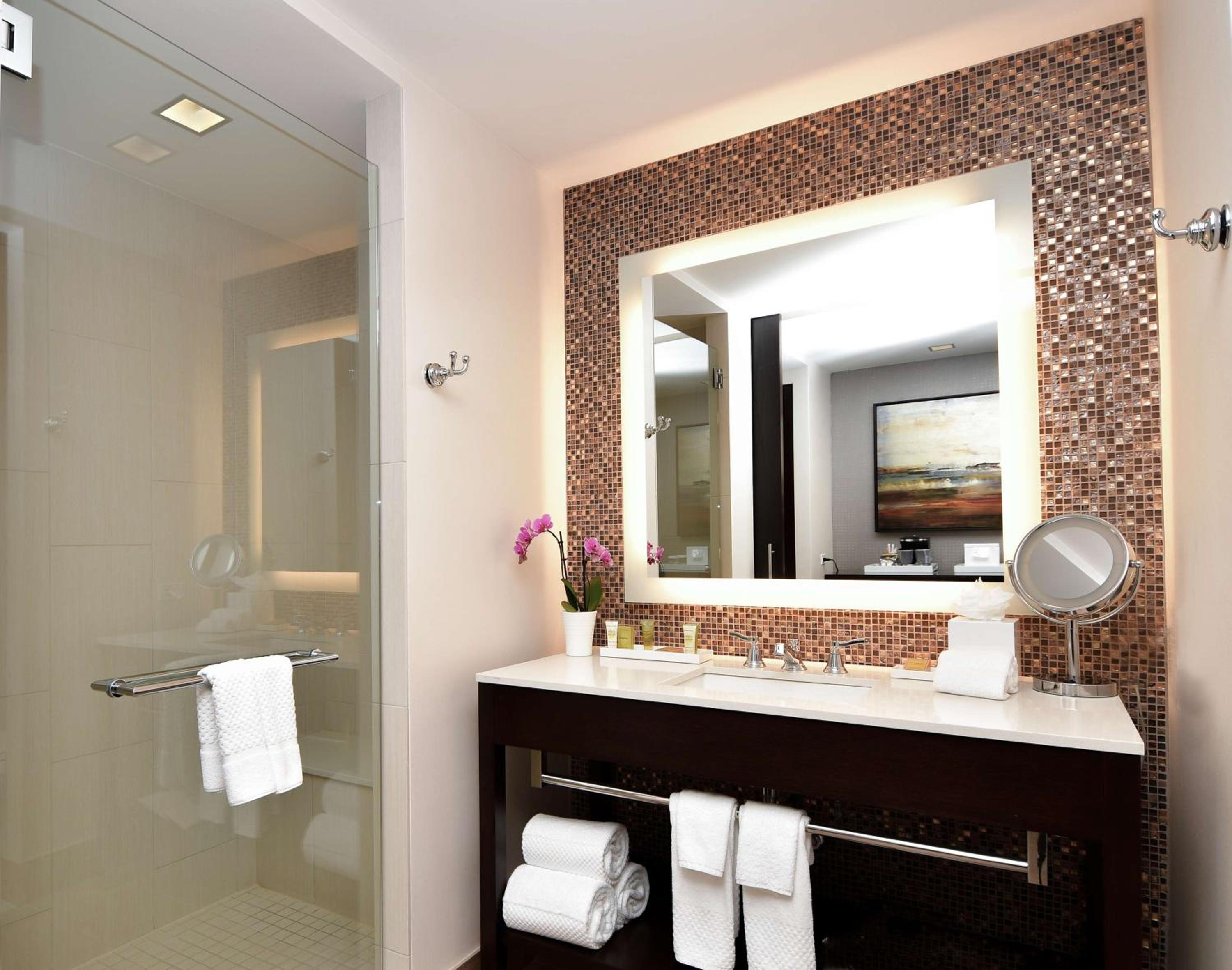King Room - Hearing Accessible photo 2