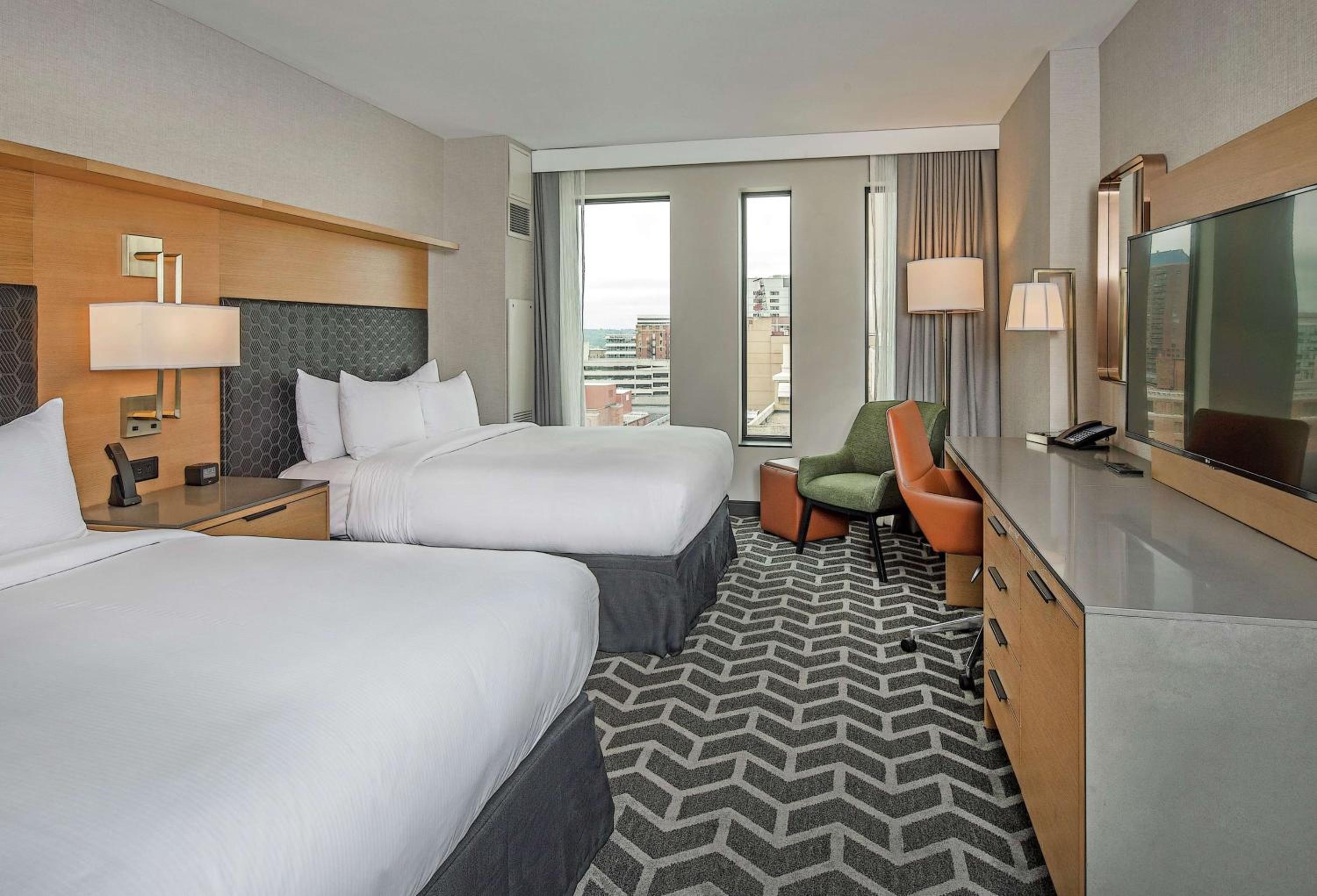 Queen Room With Two Queen Beds - Mobility And Hearing Access