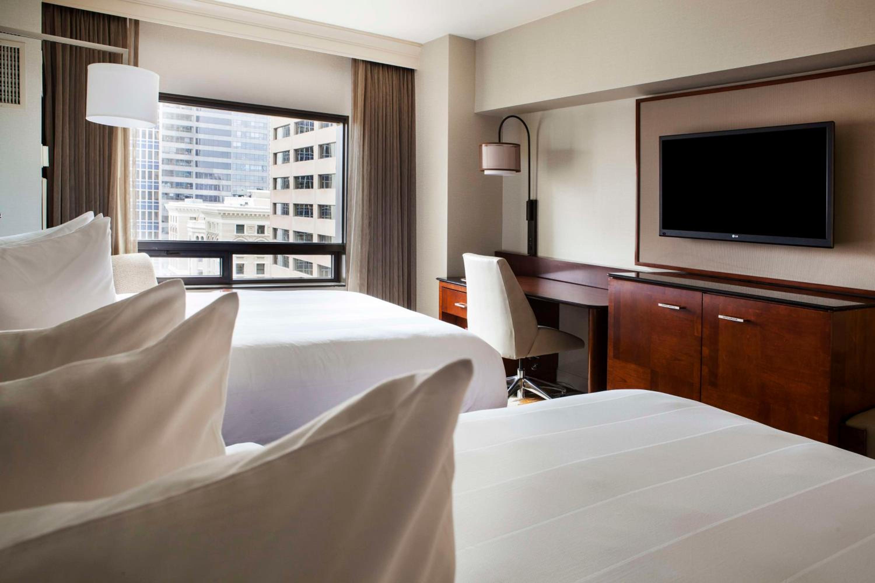 Queen Room with Two Queen Beds - Photo 2