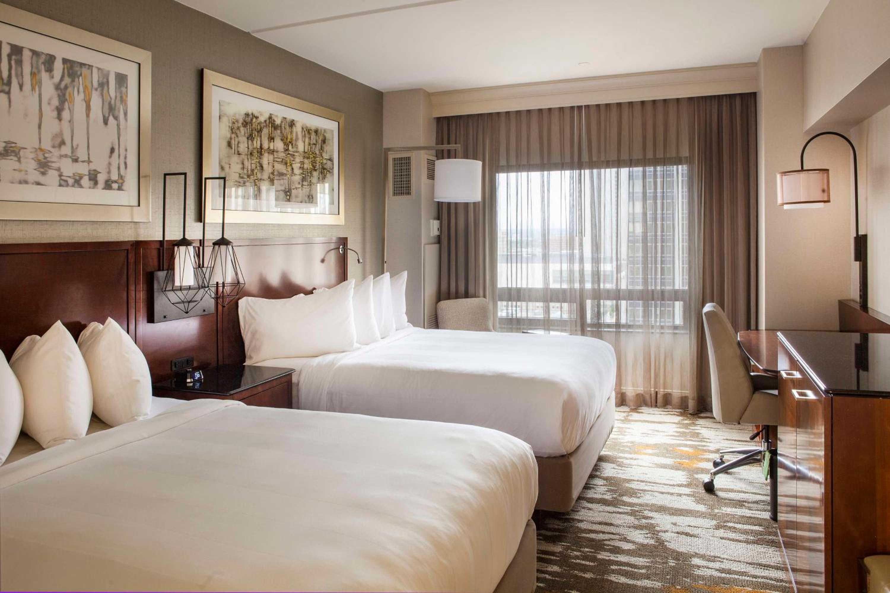 Queen Room with Two Queen Beds - Photo 4