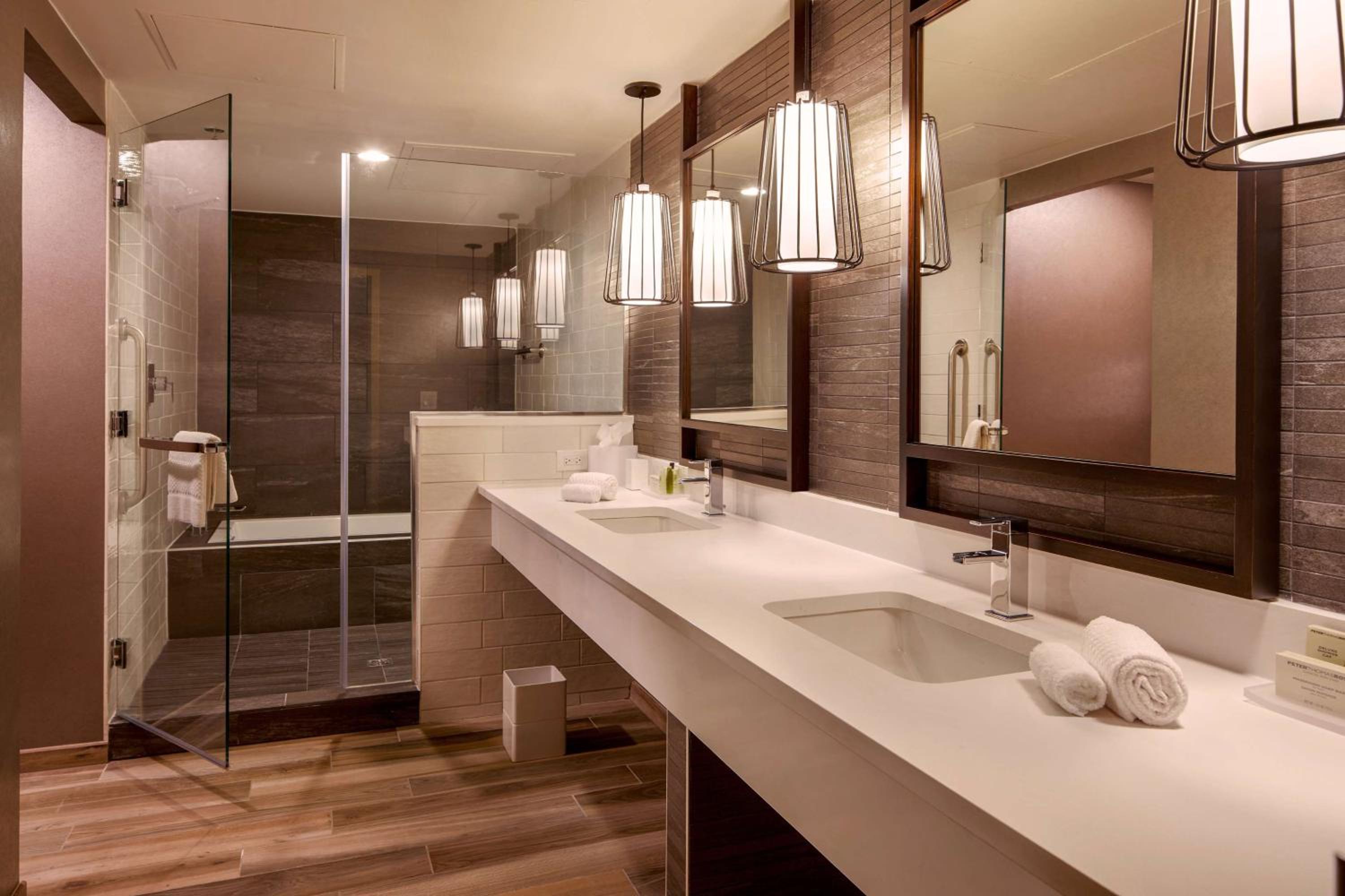 One-Bedroom Presidential King Suite photo 2