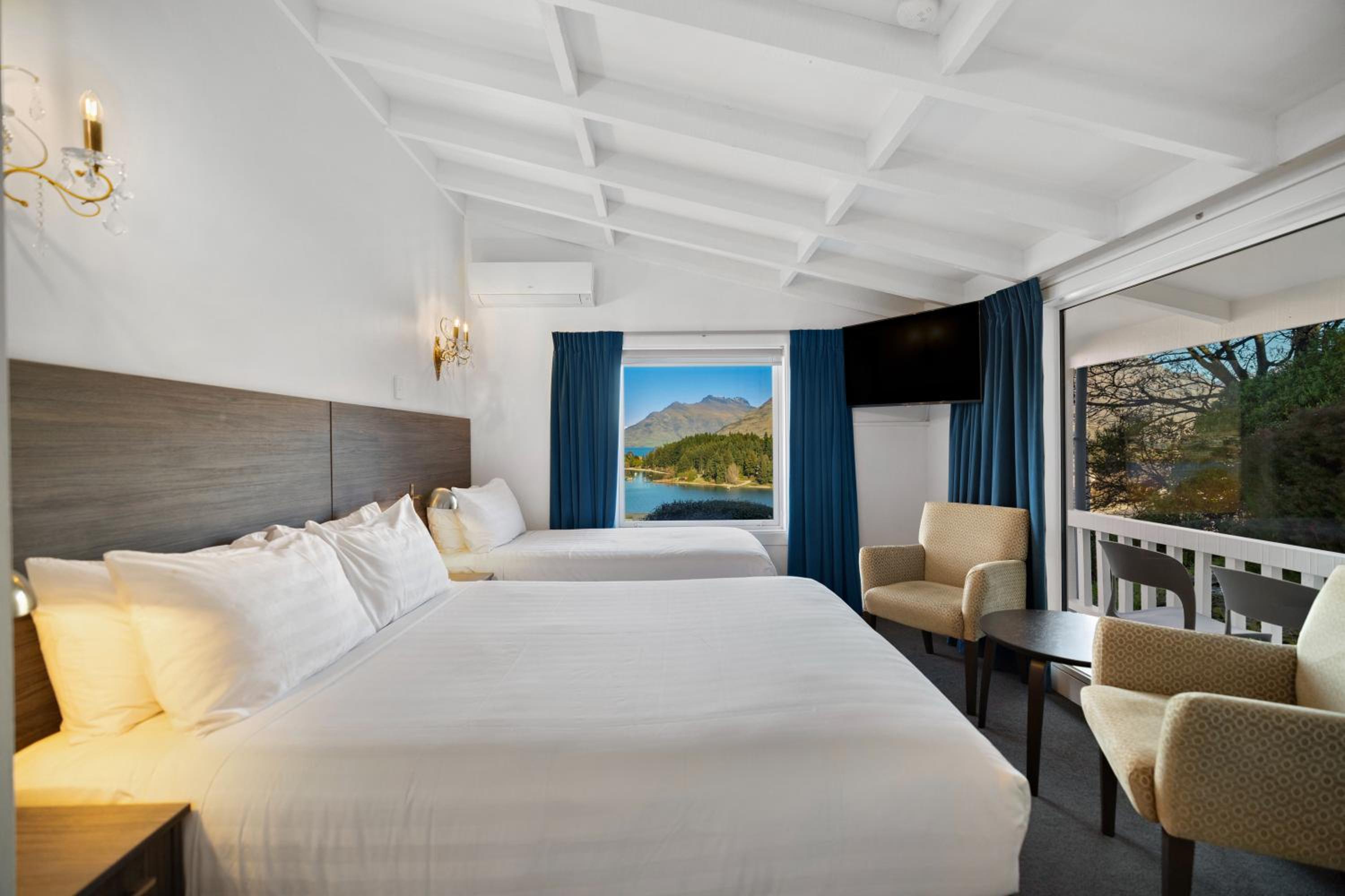 Studio Twin Room With a Lake And Mountain View