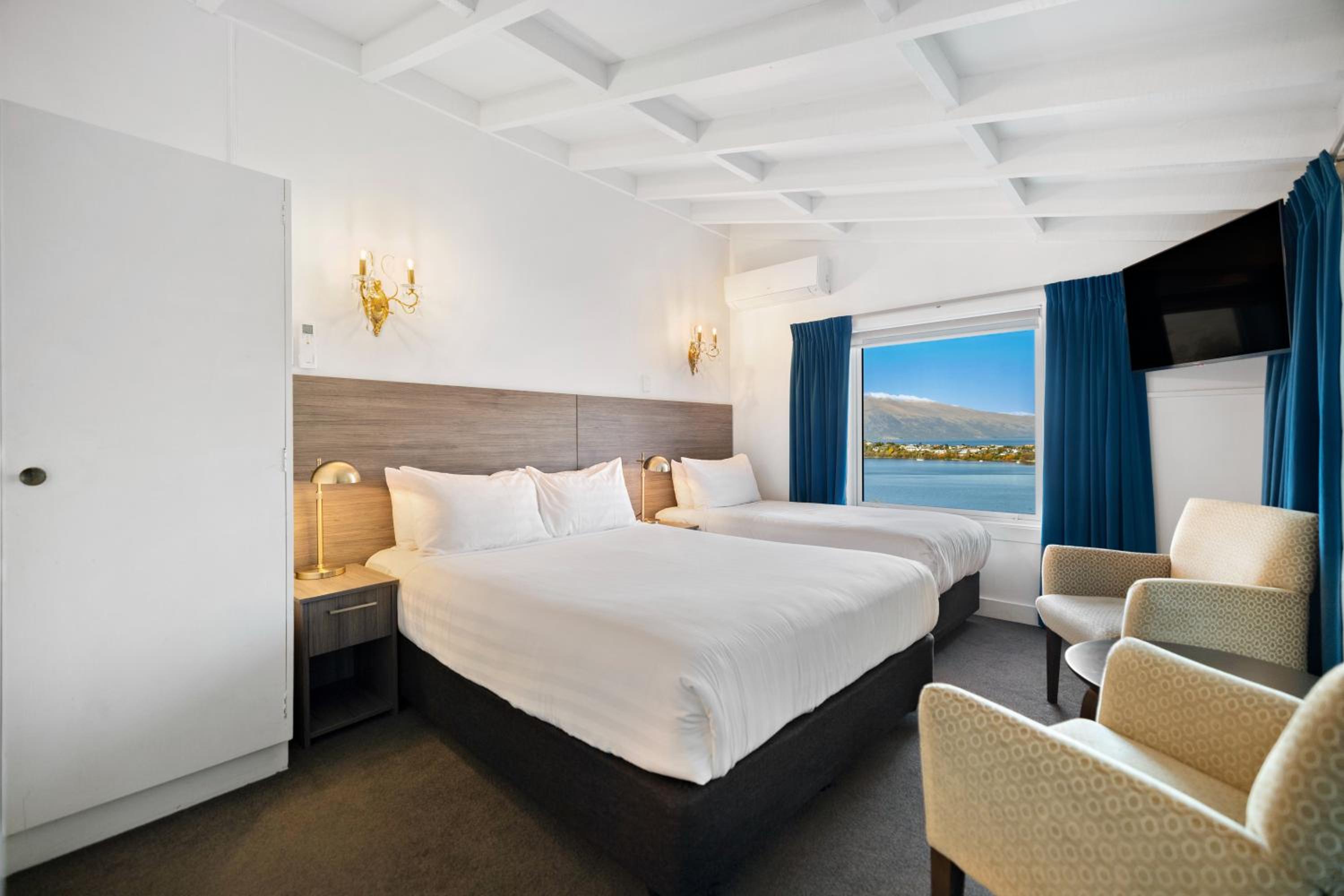 Studio Twin Room With a Lake And Mountain View