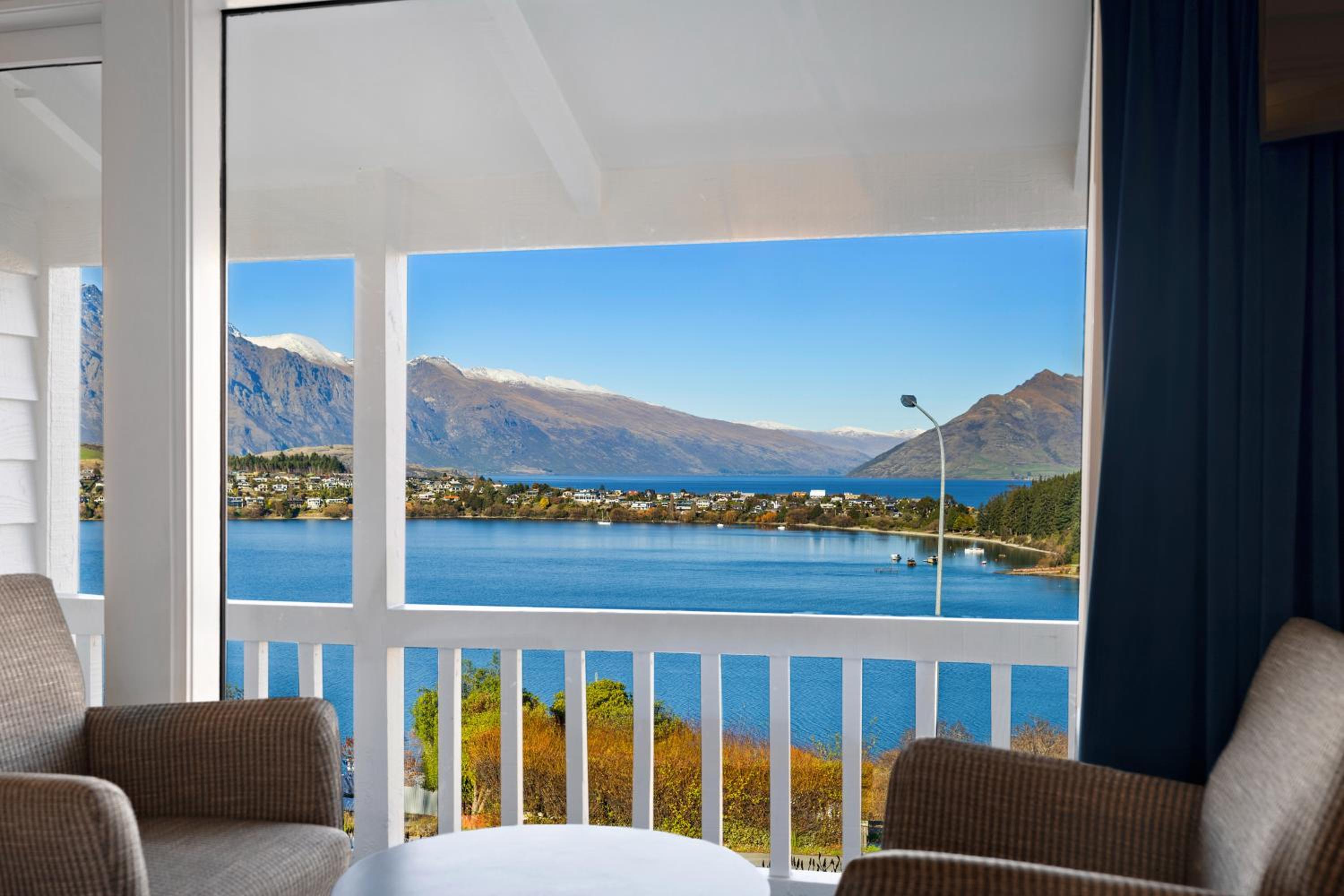 Studio Twin Room With a Lake And Mountain View