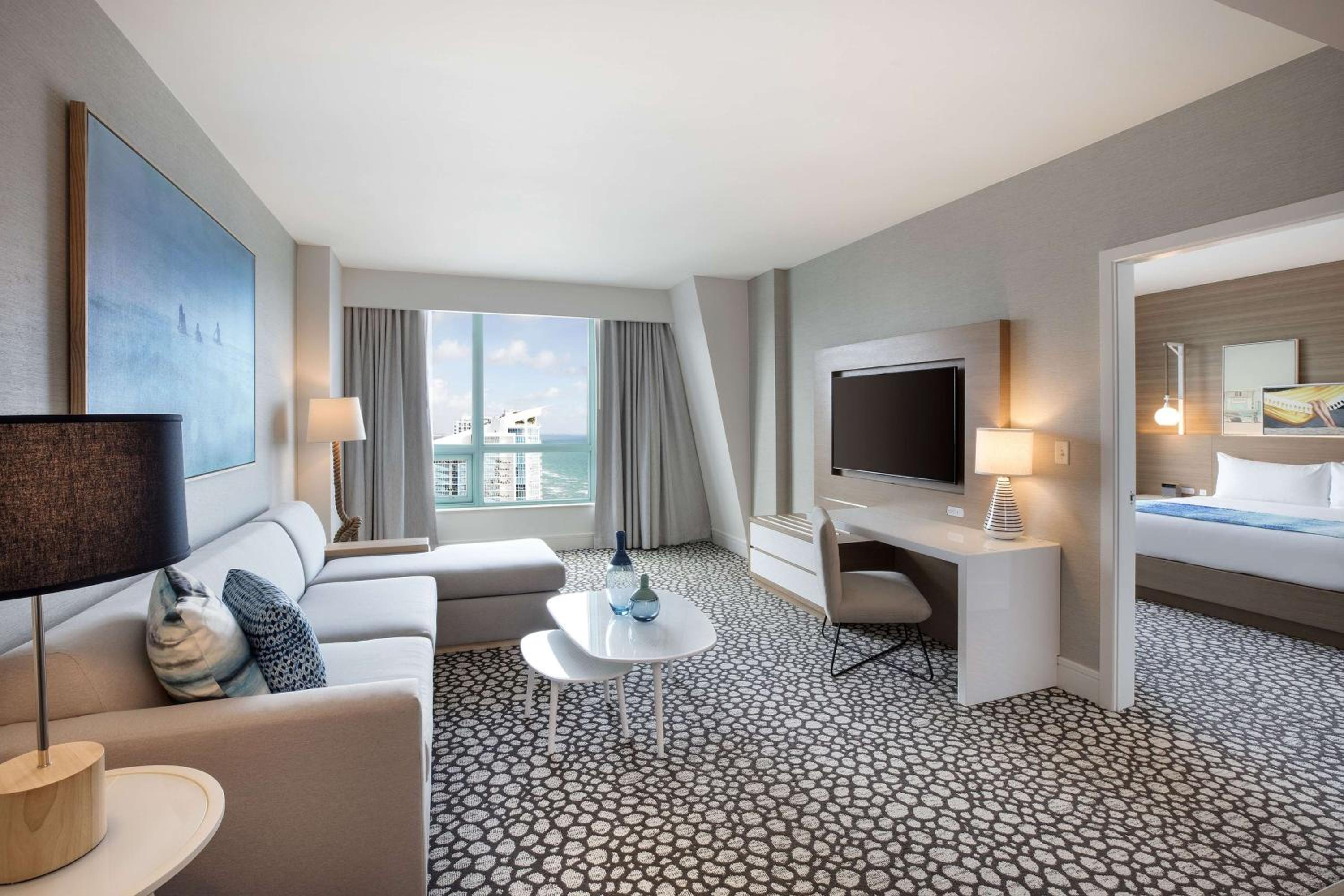 One-Bedroom King Diplomat Suite with Sunset View - Photo 1