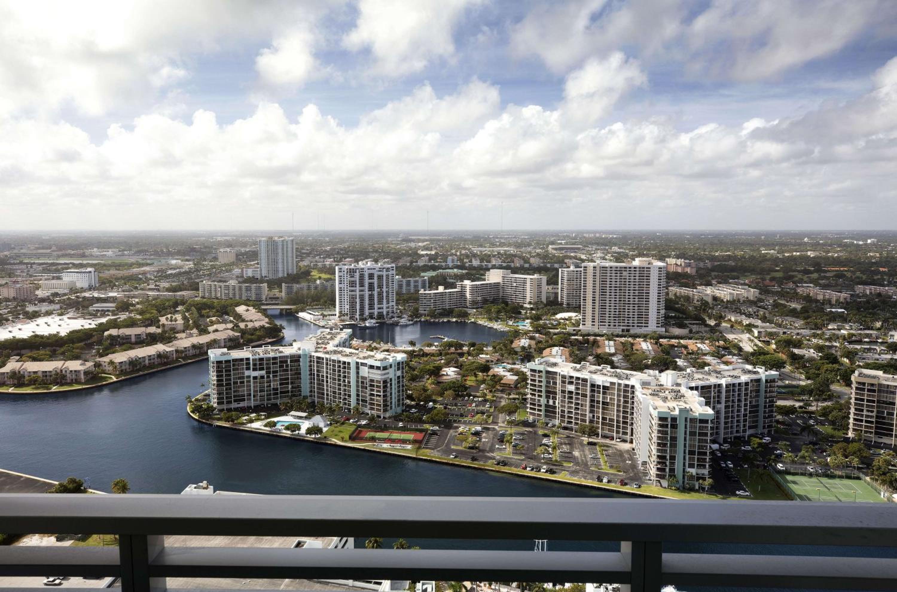 Room with Two Double Beds and Intracoastal Balcony - High Floor - Photo 5