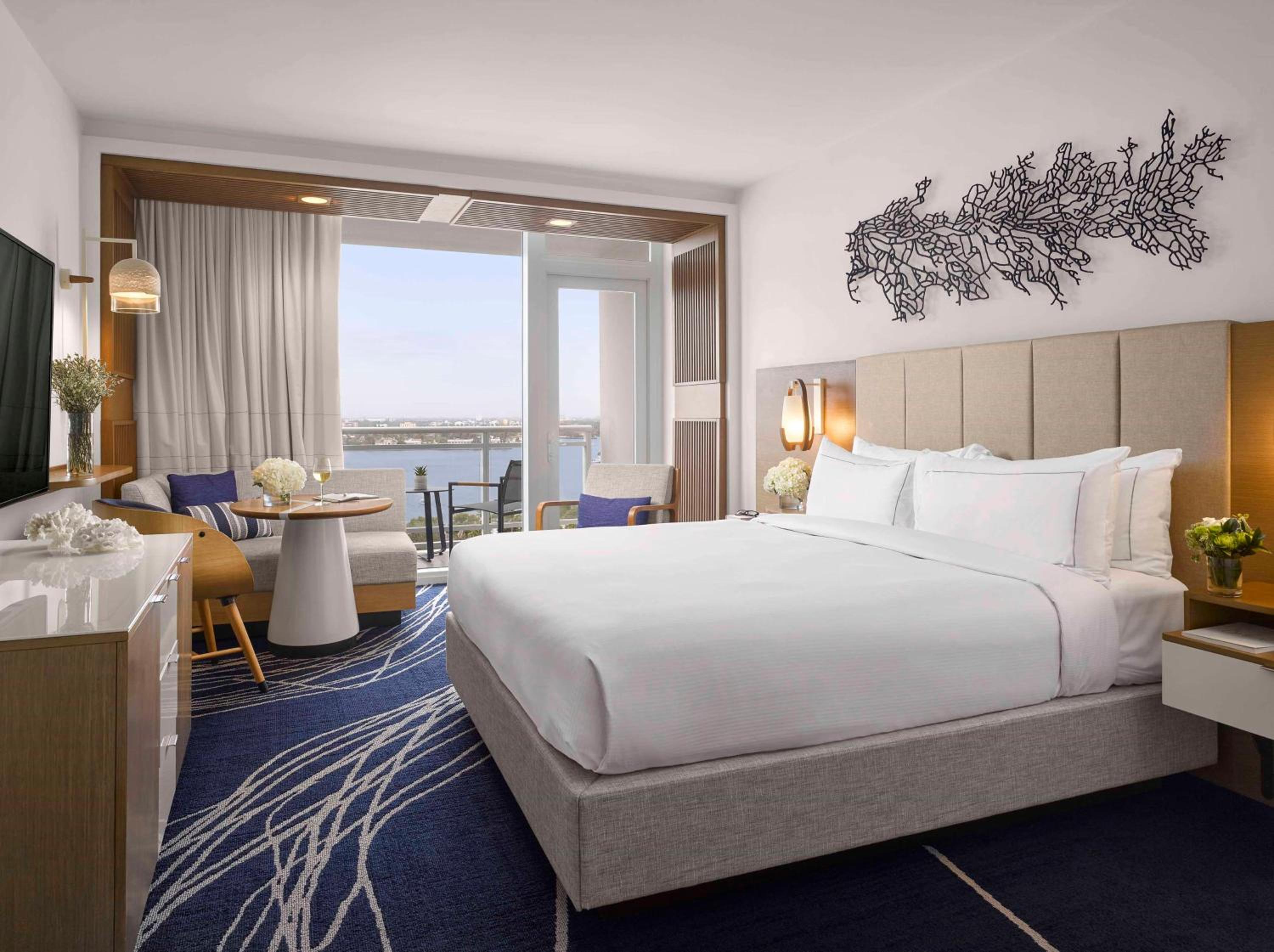 King Room with Balcony and Marina View - Photo 2