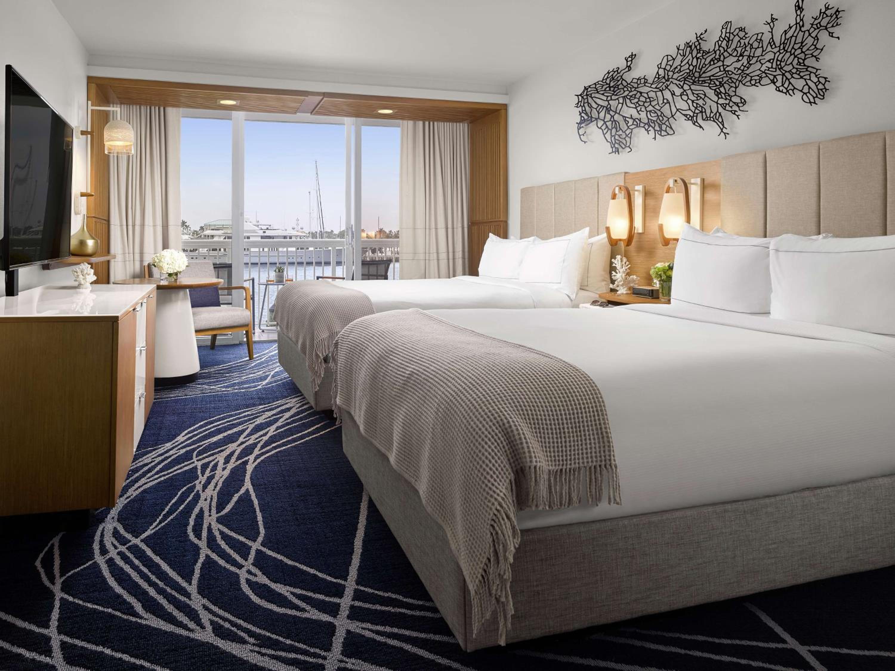 Chambre Double avec 2 Lits Doubles et Balcon