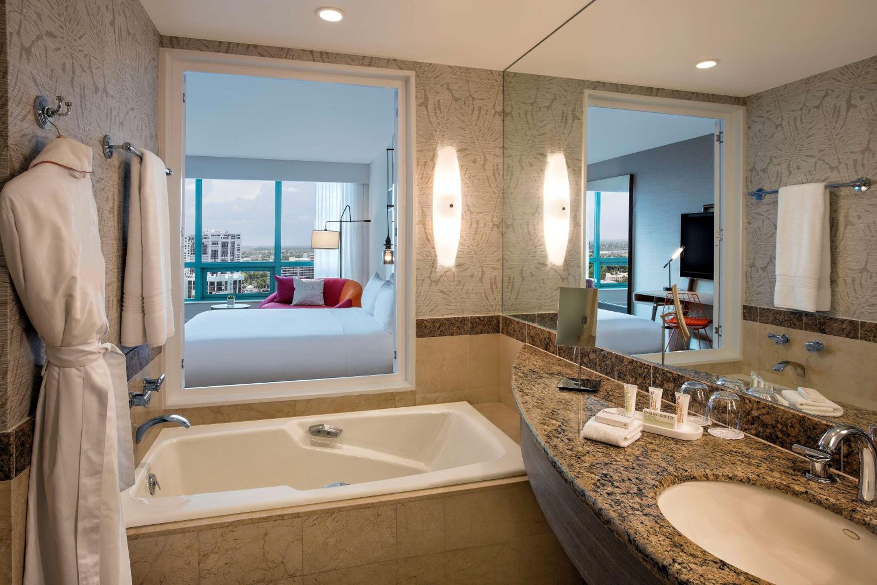 King Room with Sunset View - Photo 4