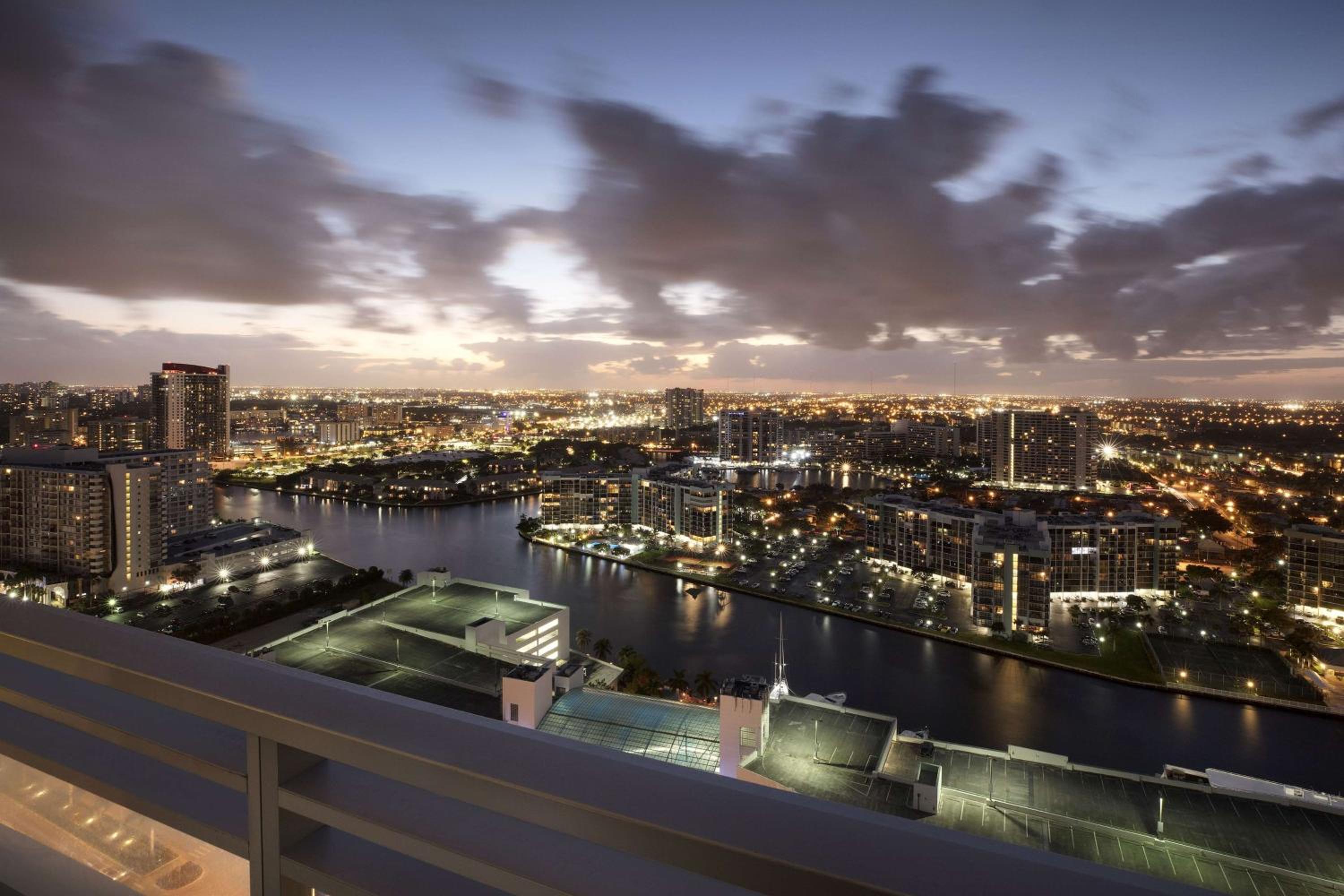 Room with Two Double Beds and Intracoastal Balcony - High Floor - Photo 6