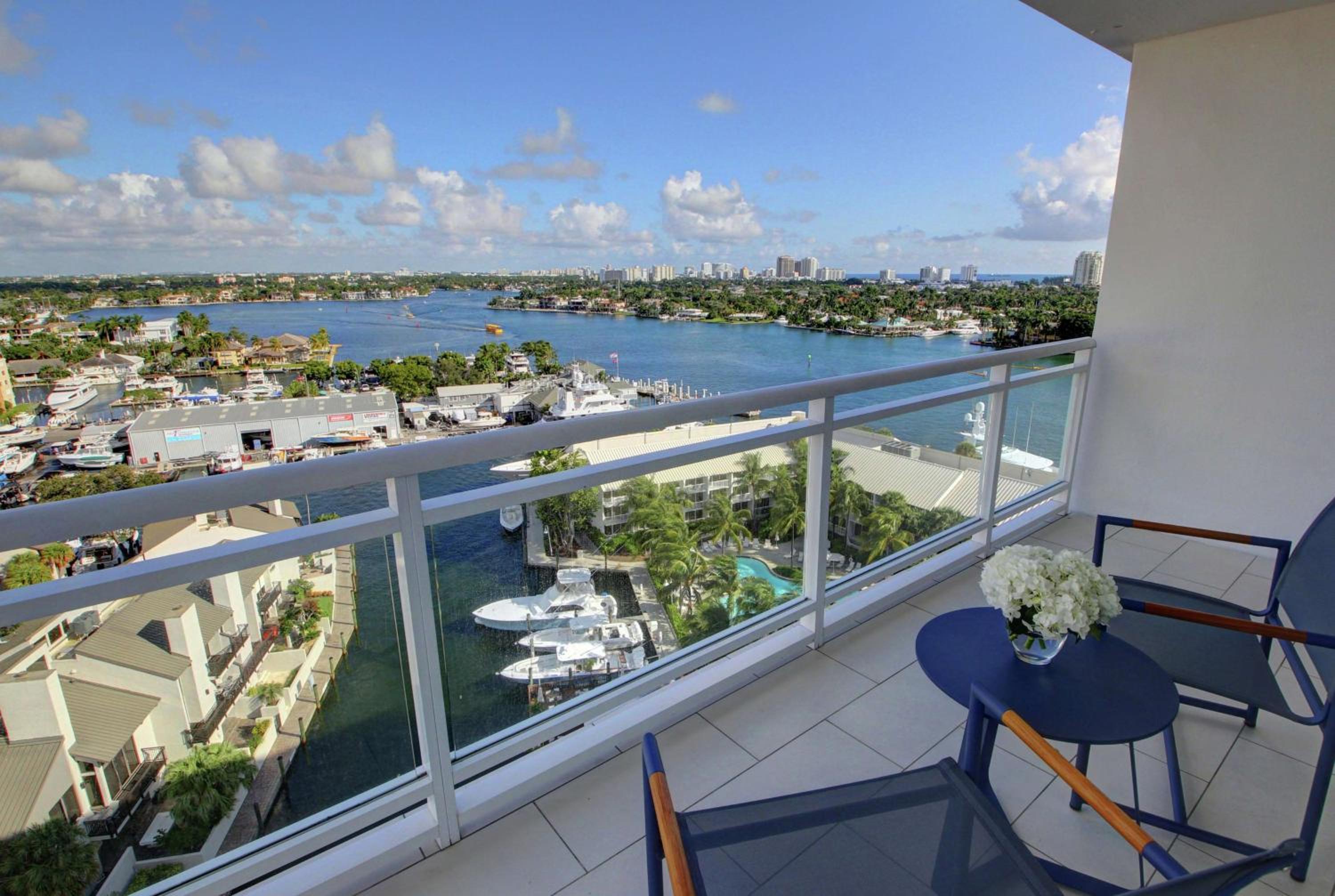 King Room with Balcony and Marina View - Photo 4