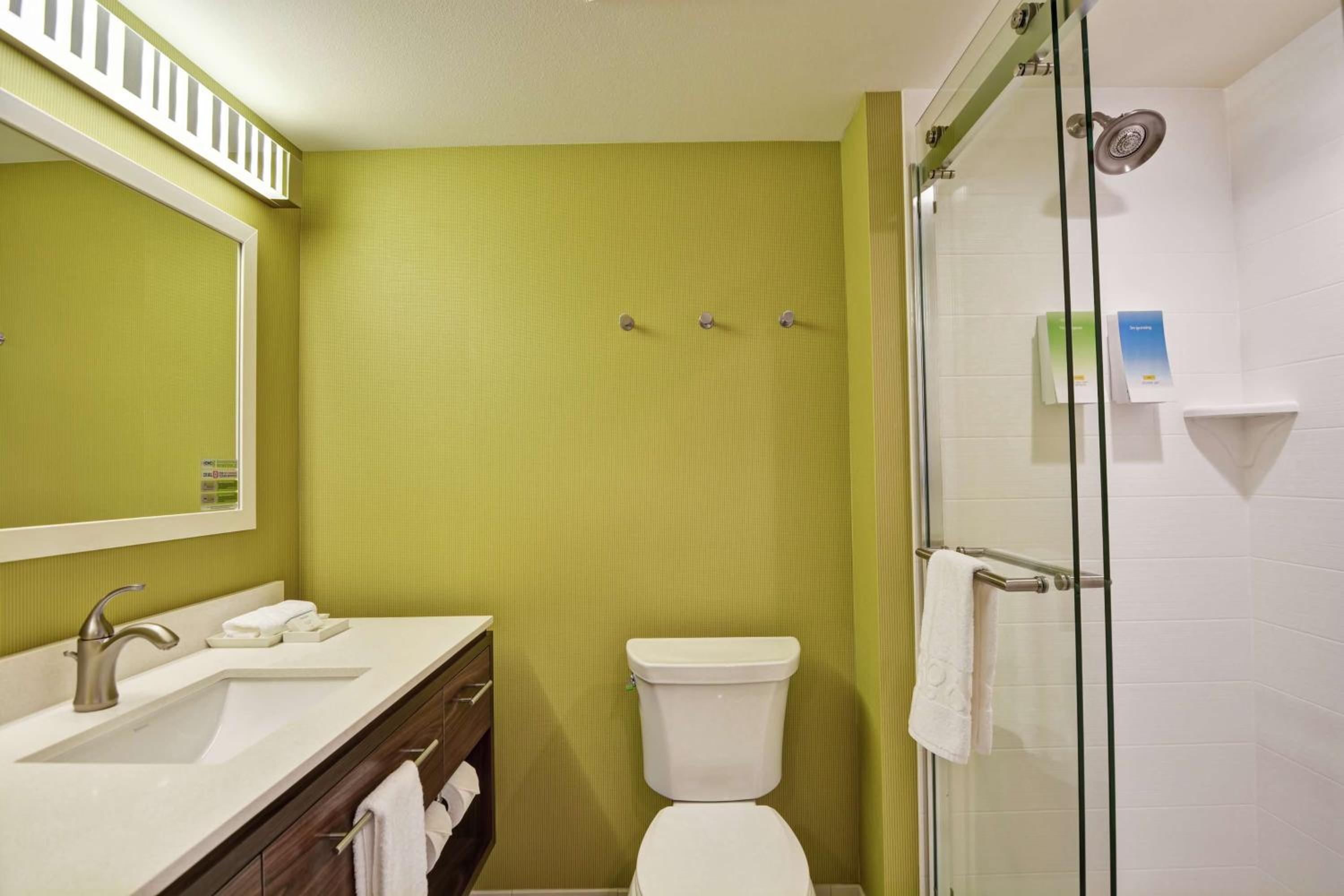 Queen Studio Suite - Hearing Access/Non-Smoking photo 2