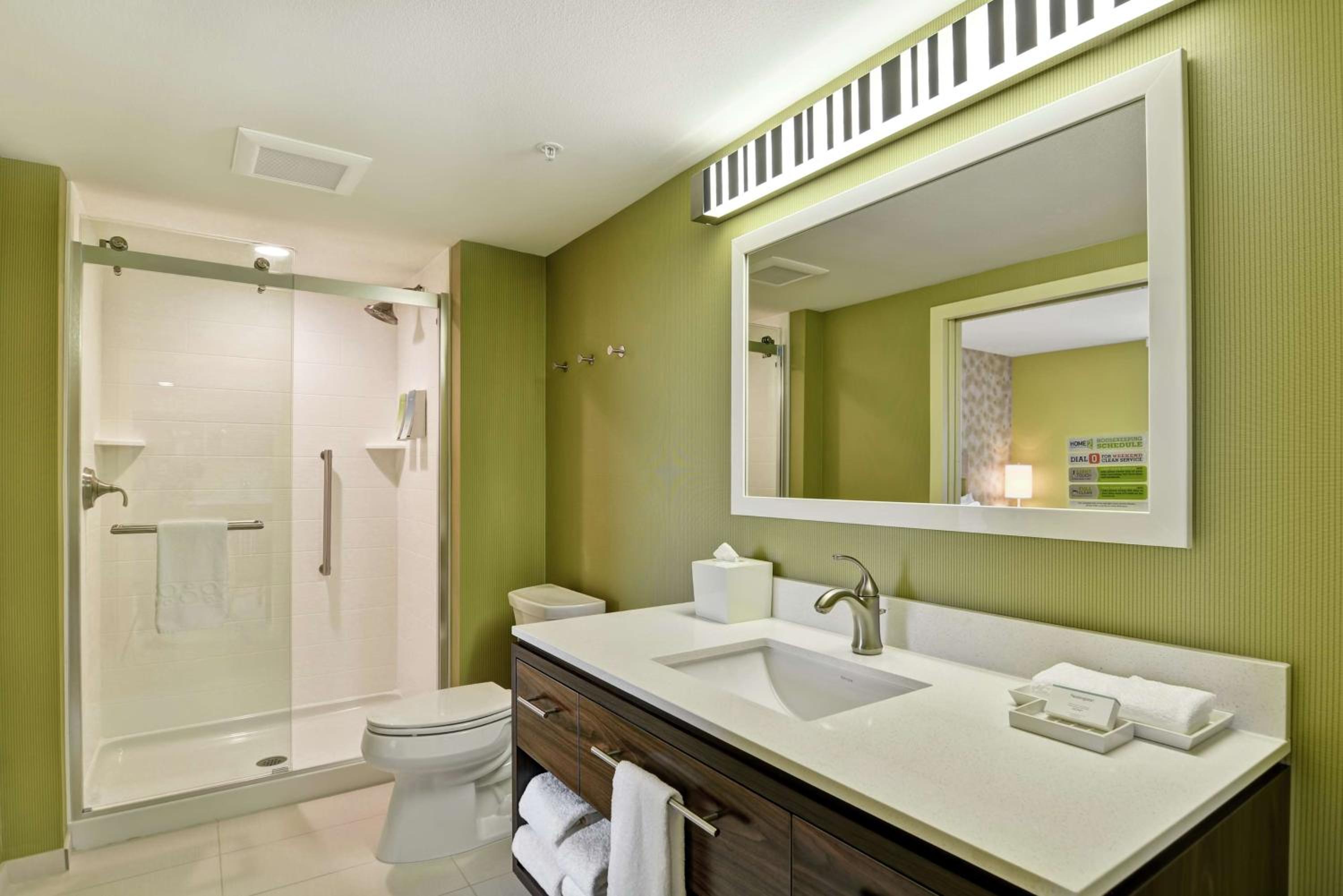 One-Bedroom Suite with Mountain View - Hearing Access/Non-Smoking photo 2