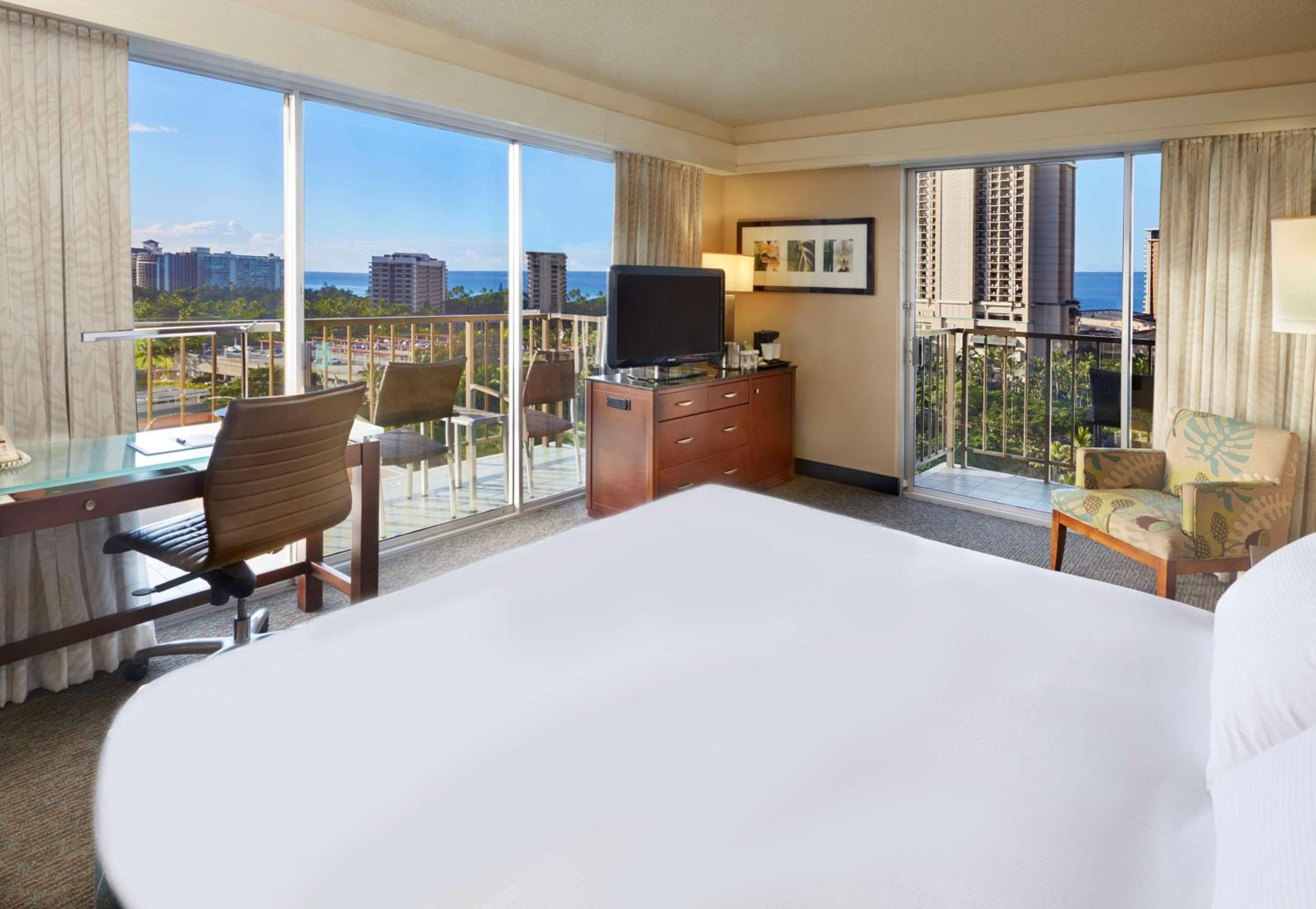 King Corner Room with Partial Ocean View