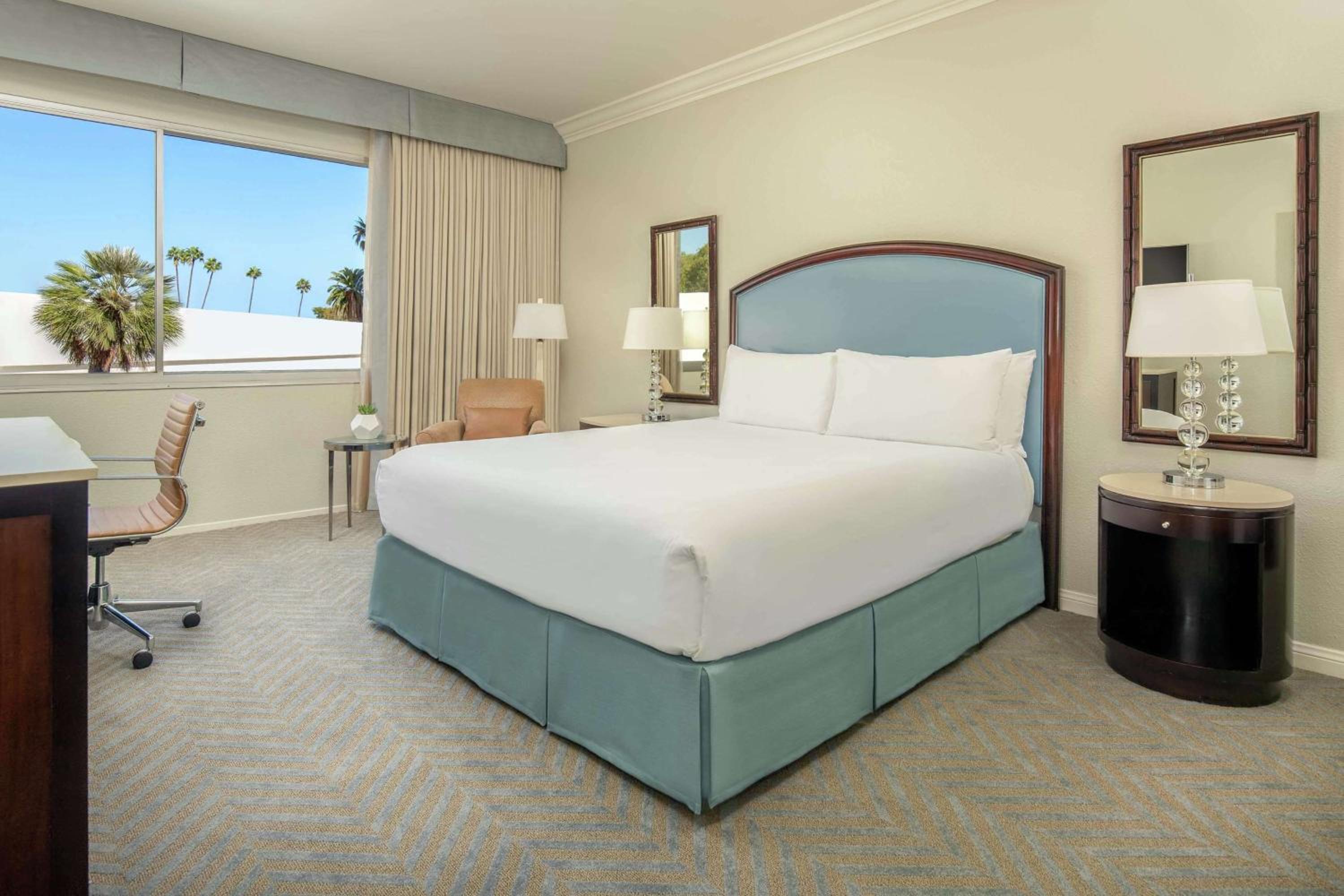 One-Bedroom King Suite