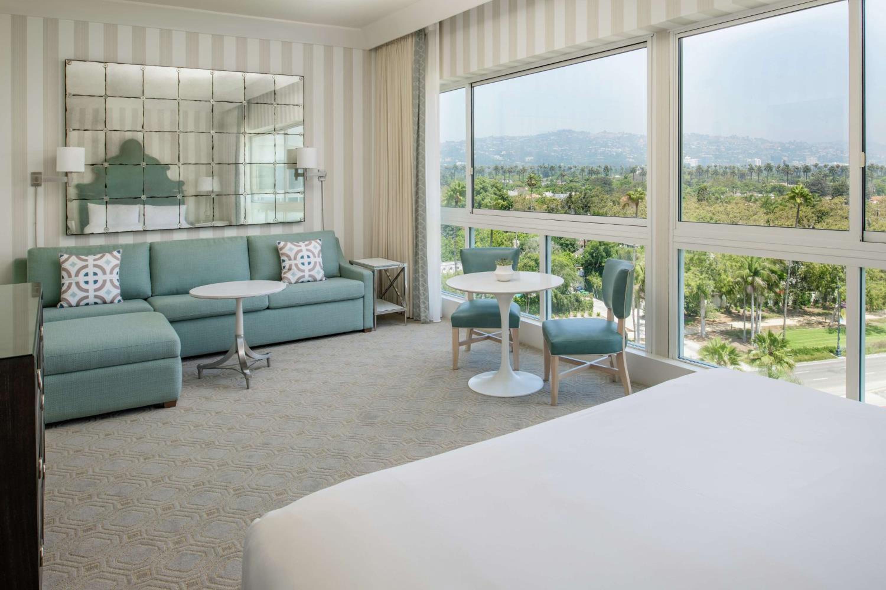Junior Suite with View thumbnail 5