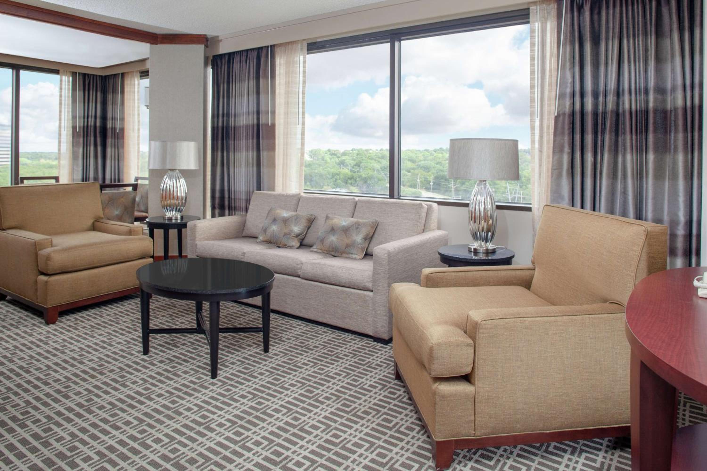 Junior King Suite with Sofa Bed photo 3