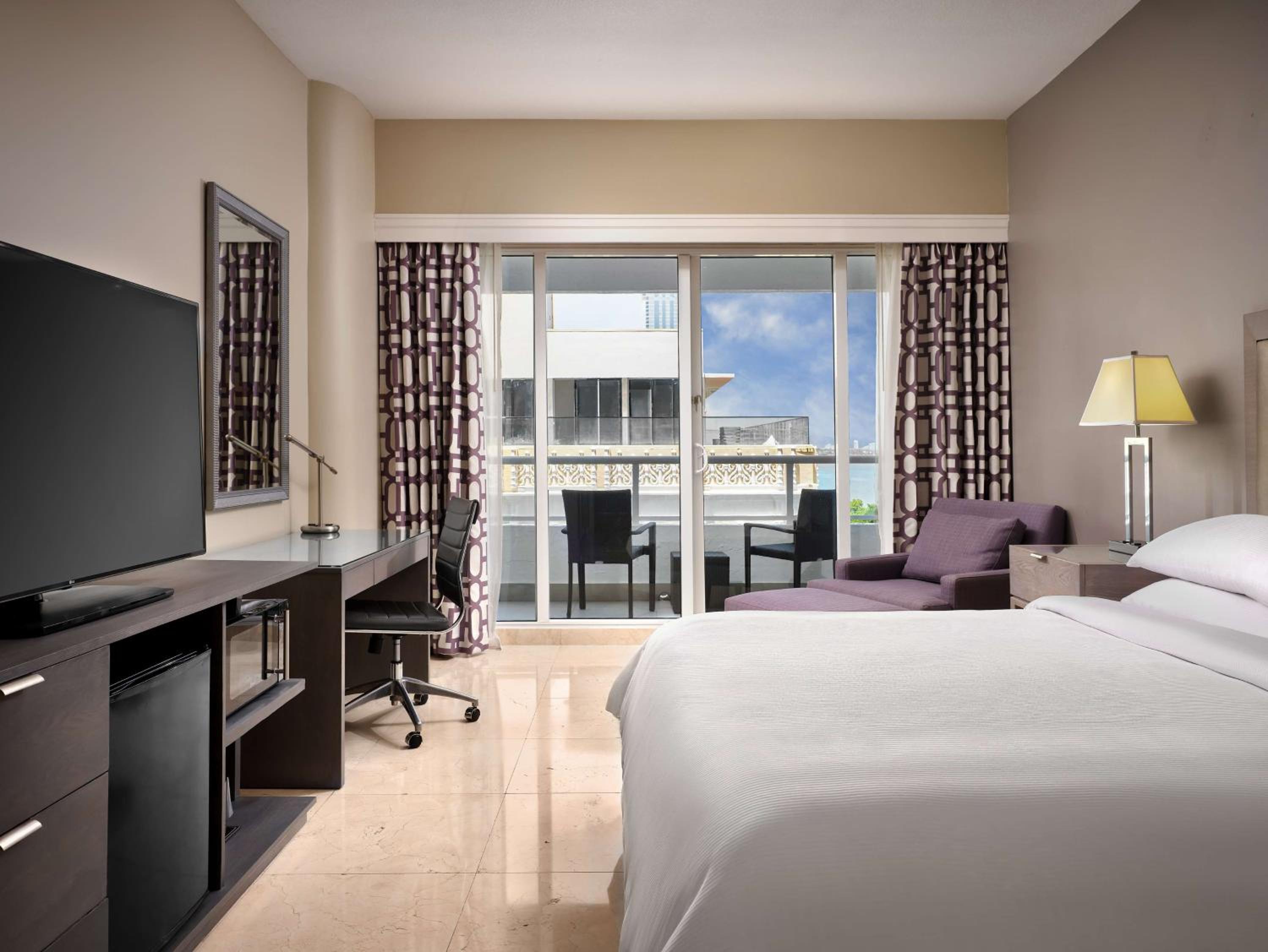 King Room with Balcony & Park View