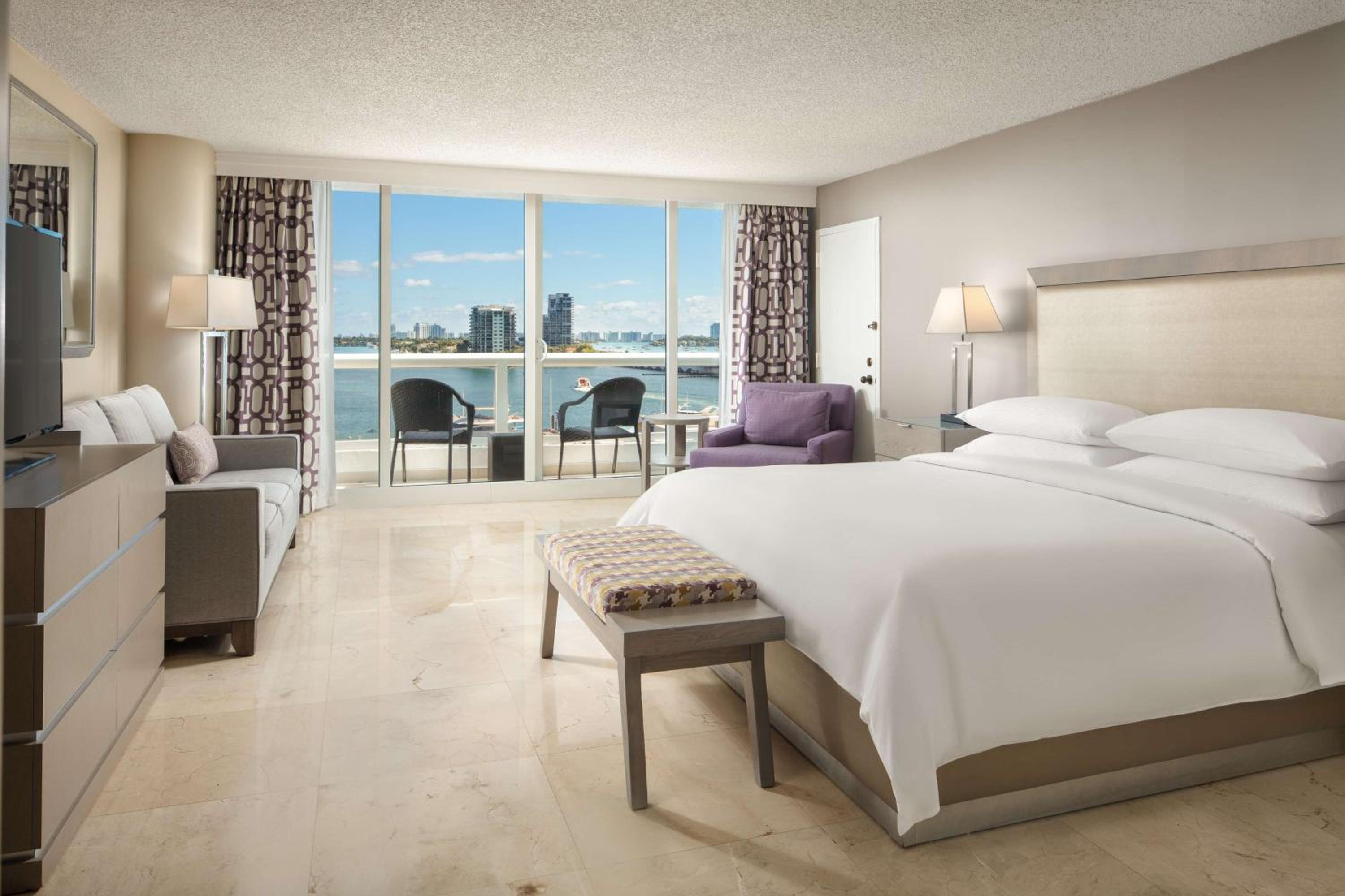 King Room with Bay View - Disability Access/Roll-In Shower