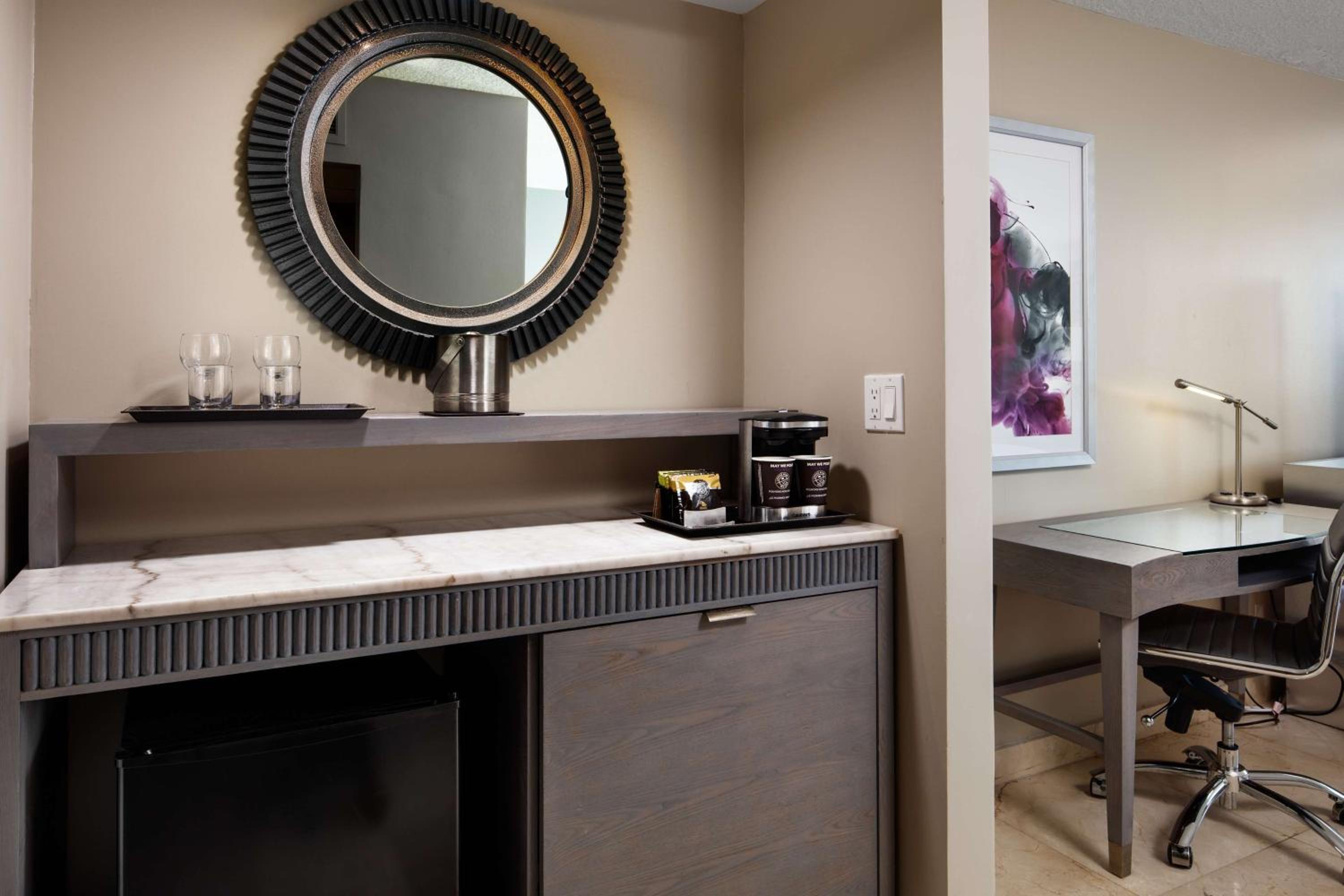 King Room with Bay View - Disability Access/Roll-In Shower
