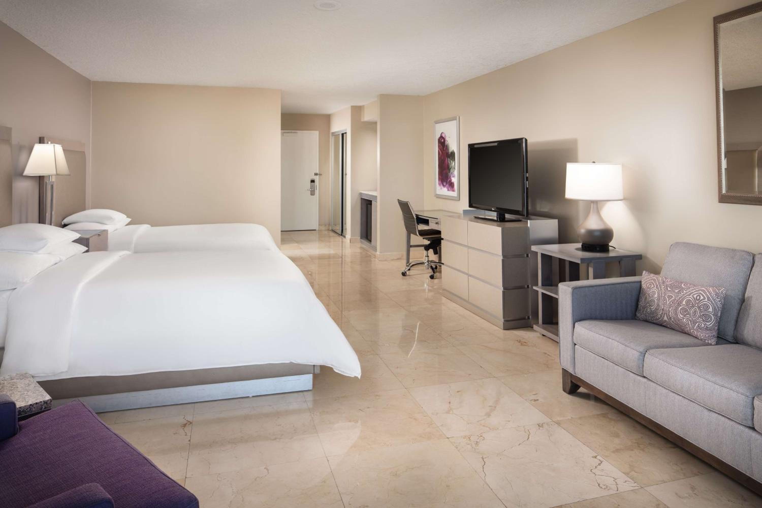 Double Room with Bay View - Disability Access thumbnail 5