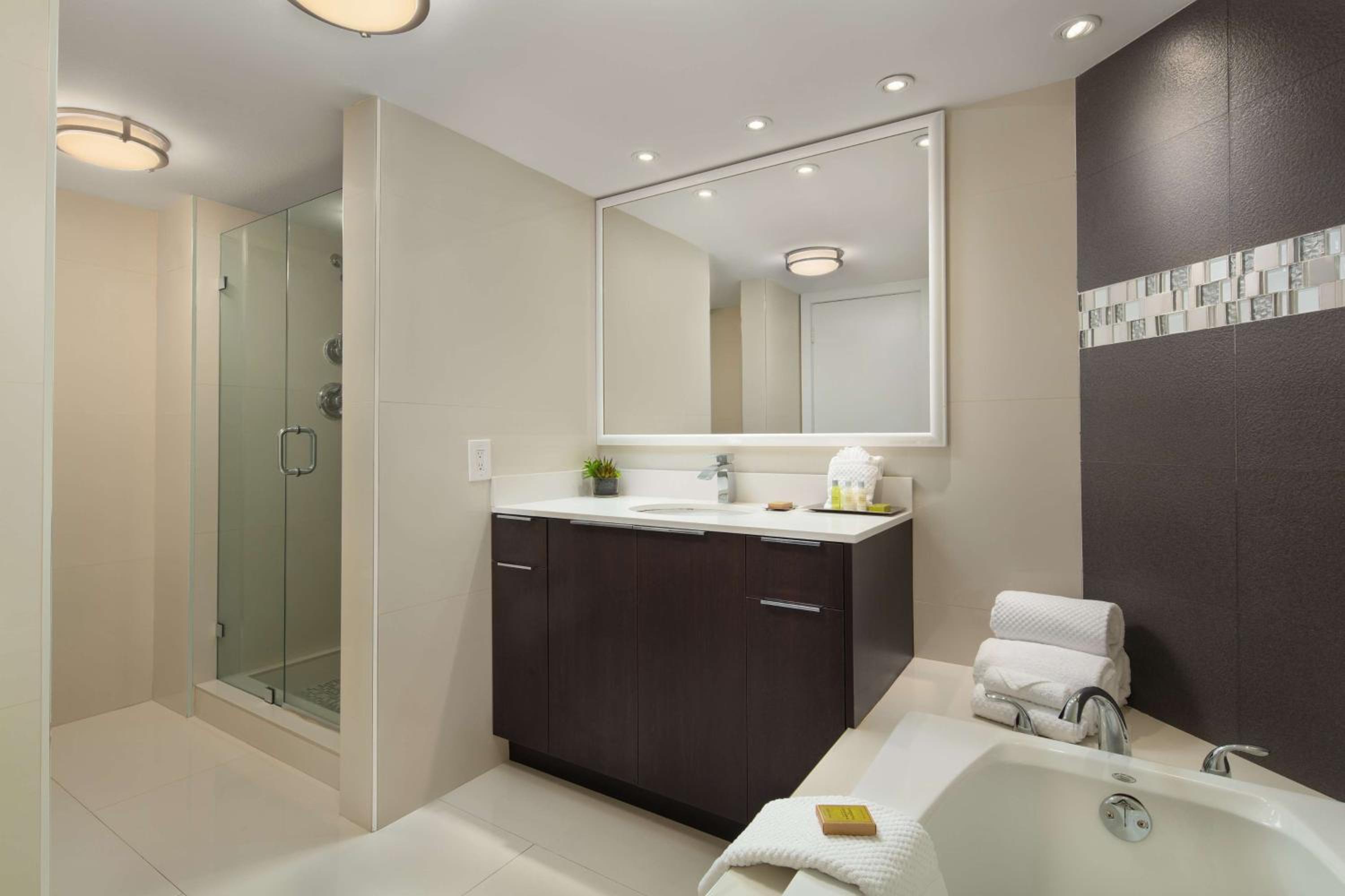 One-Bedroom Apartment with Kitchen