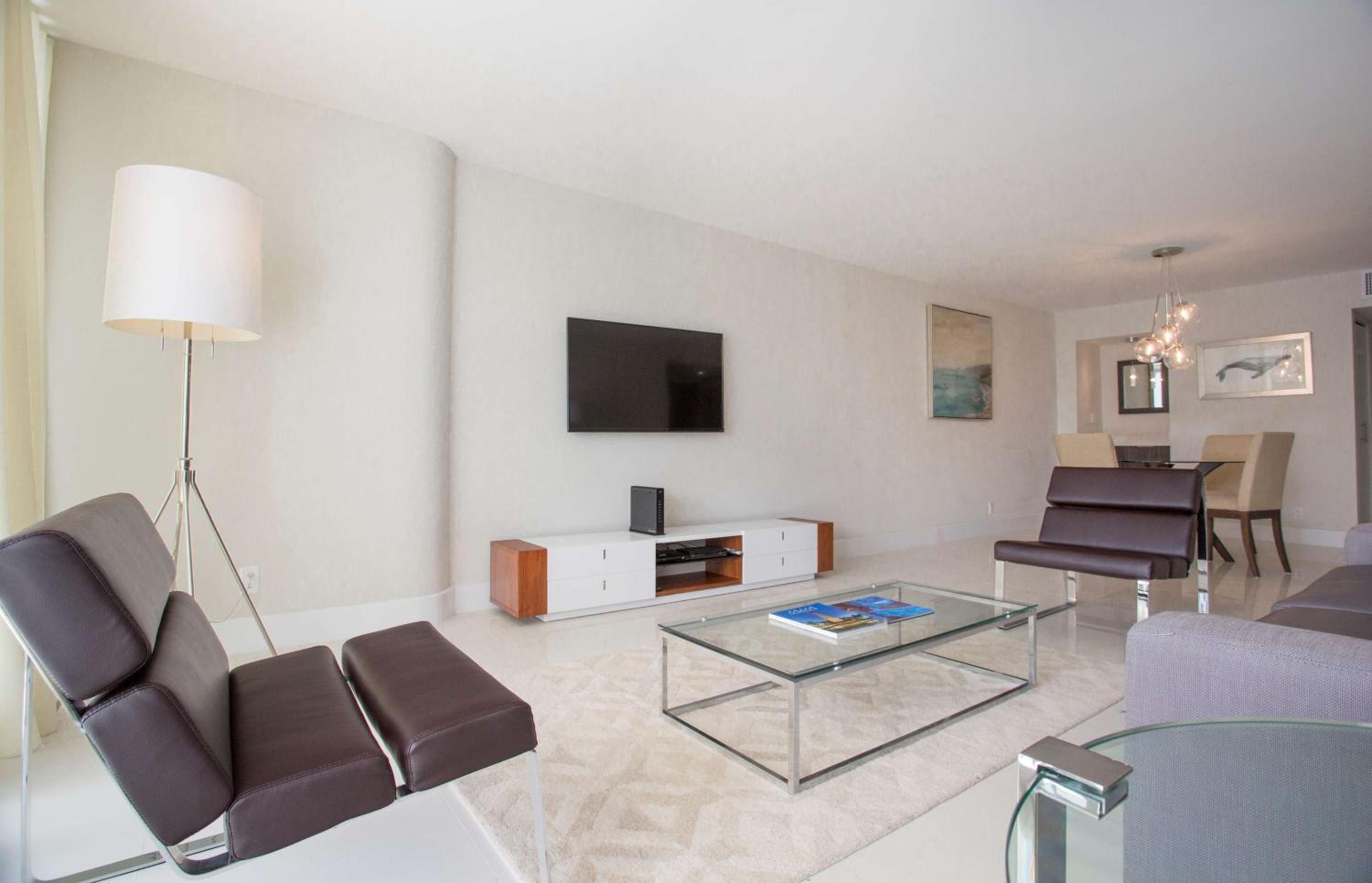 Two-Bedroom Apartment with kitchen thumbnail 5
