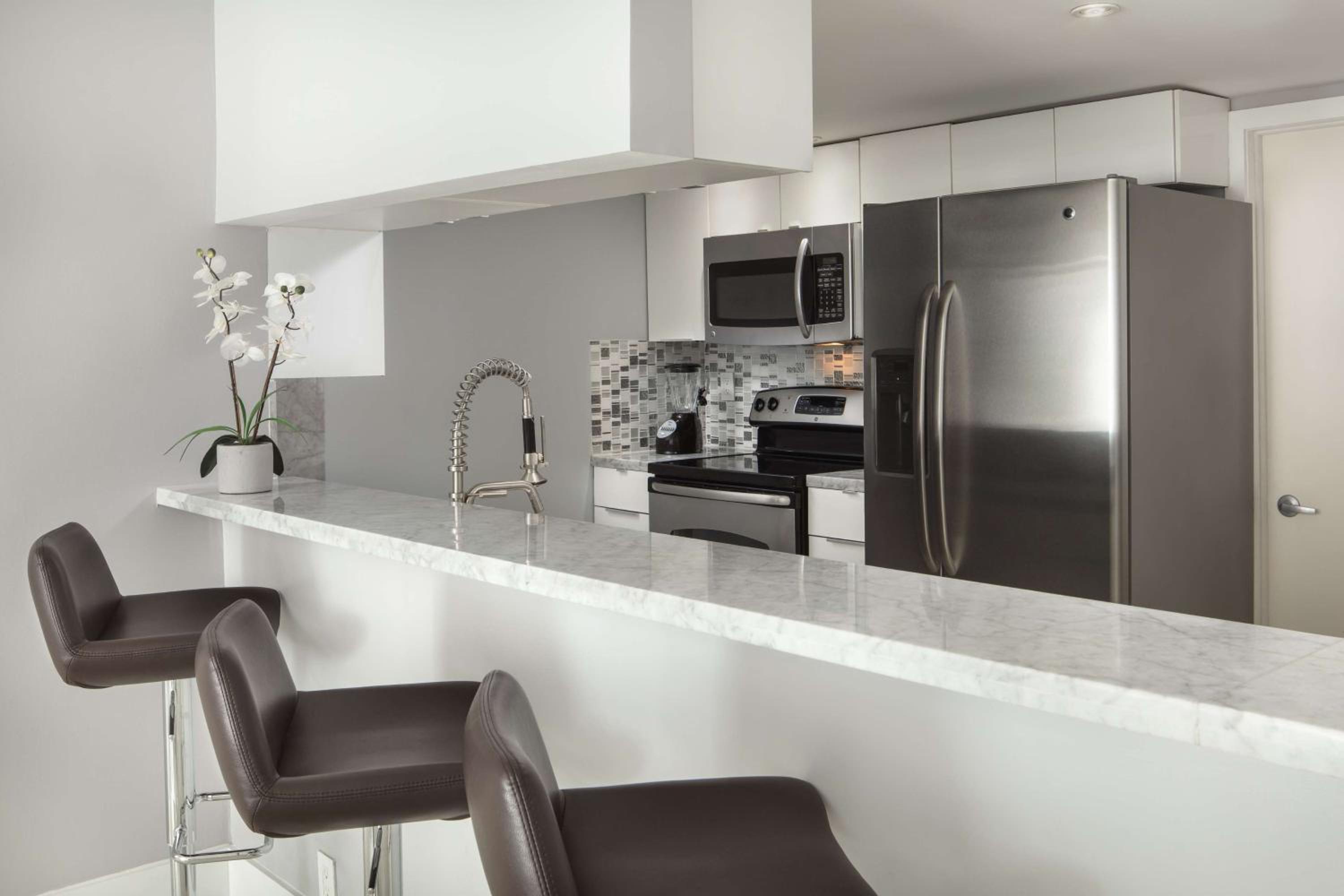 One-Bedroom Apartment with Kitchen