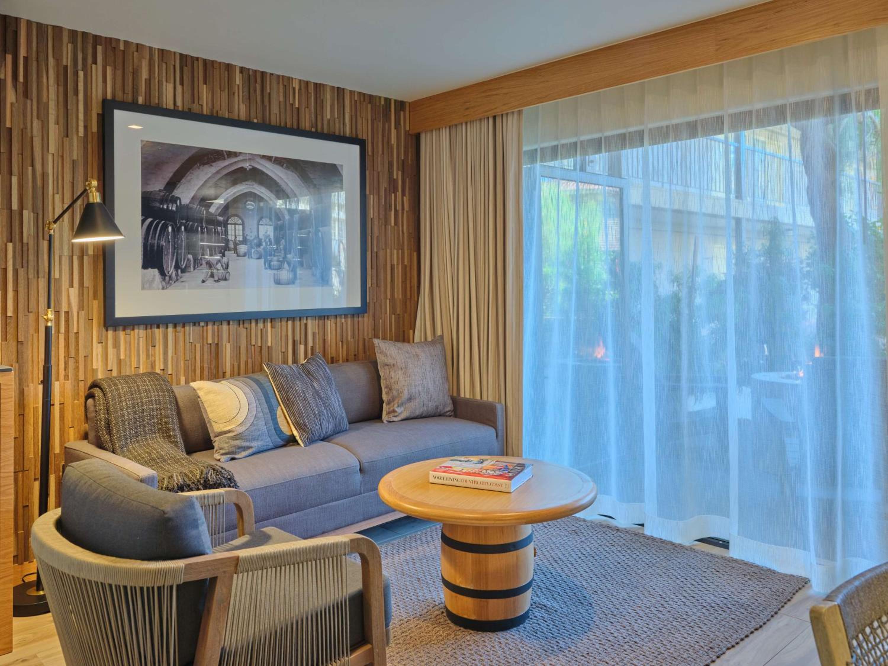 Luxury Patio Suite with Two Queen Beds and Rain Shower photo 3