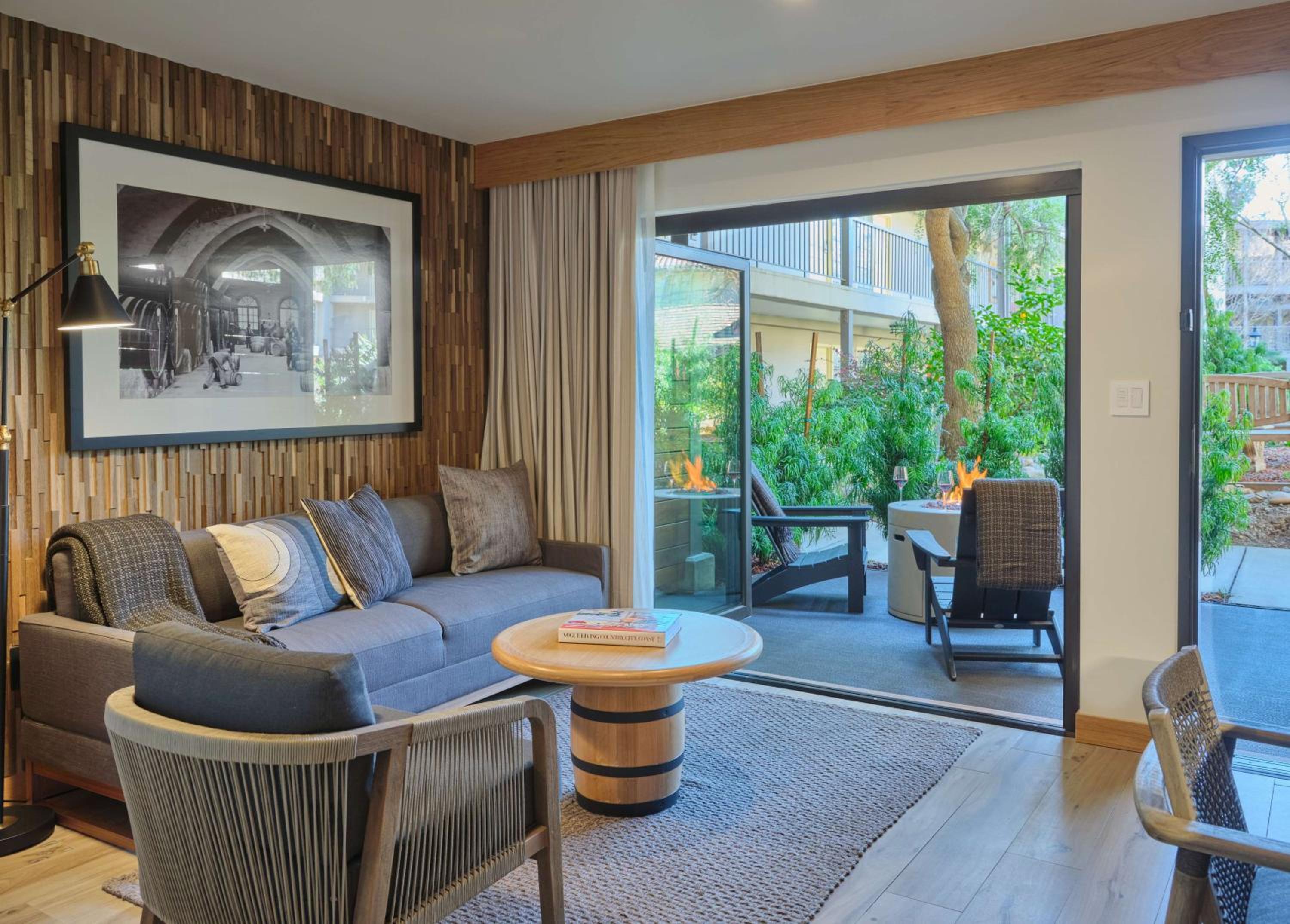 Luxury Patio Suite with Two Queen Beds and Rain Shower photo 2